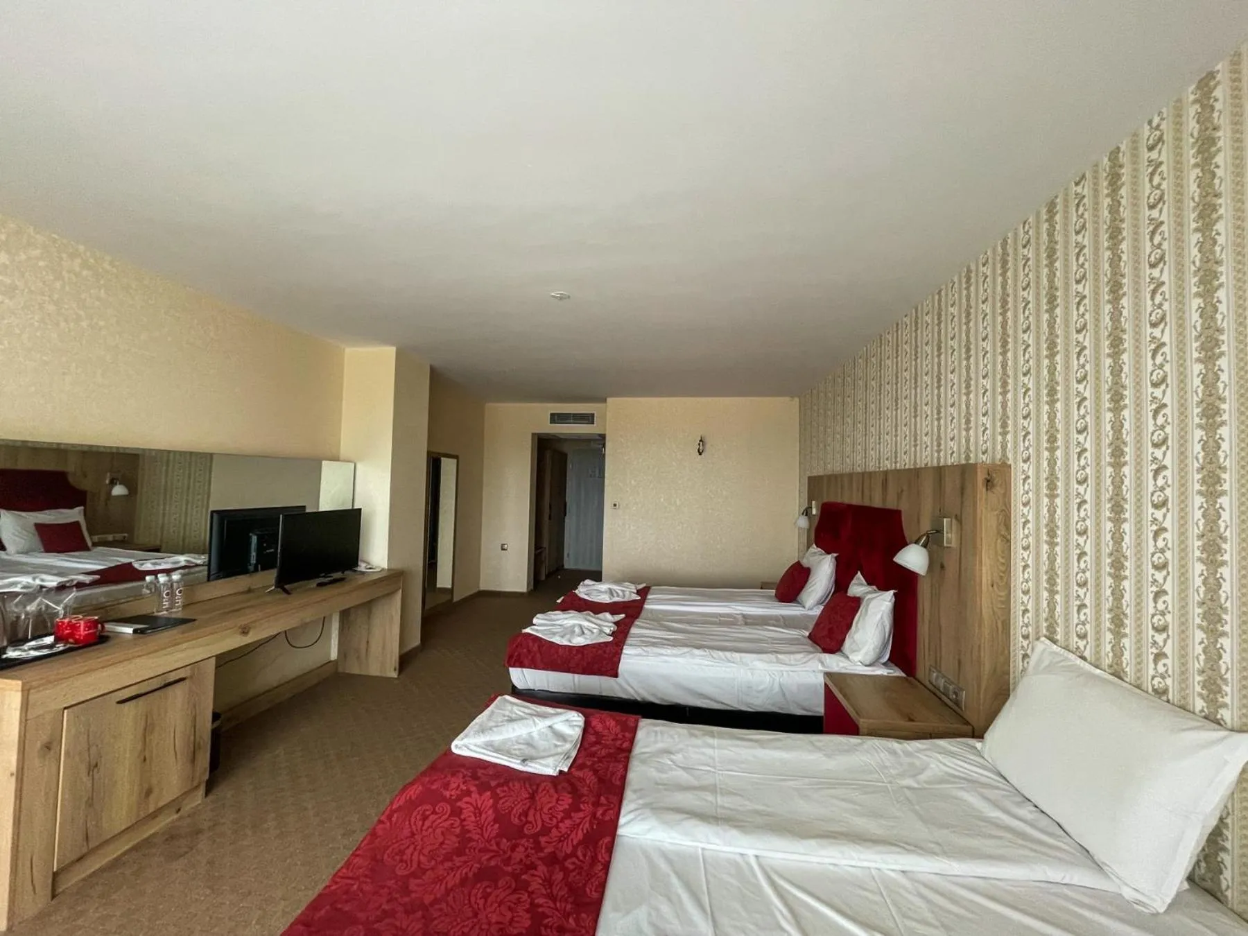 Bed in Katalina SPA Resort