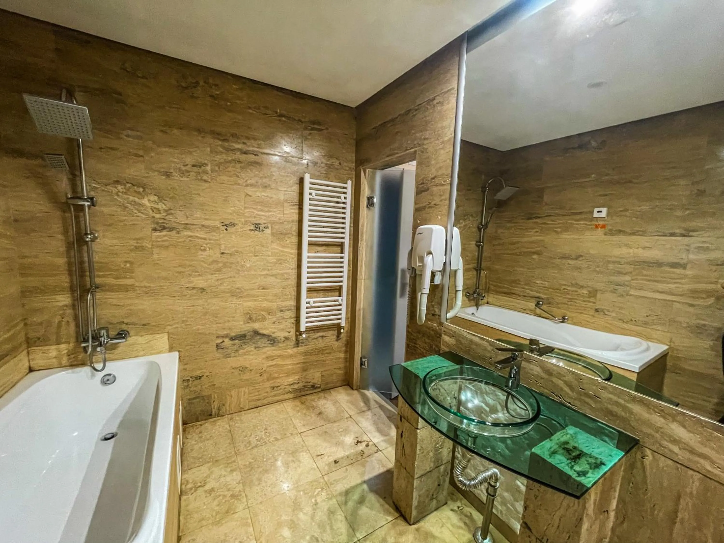 Bathroom in Katalina SPA Resort