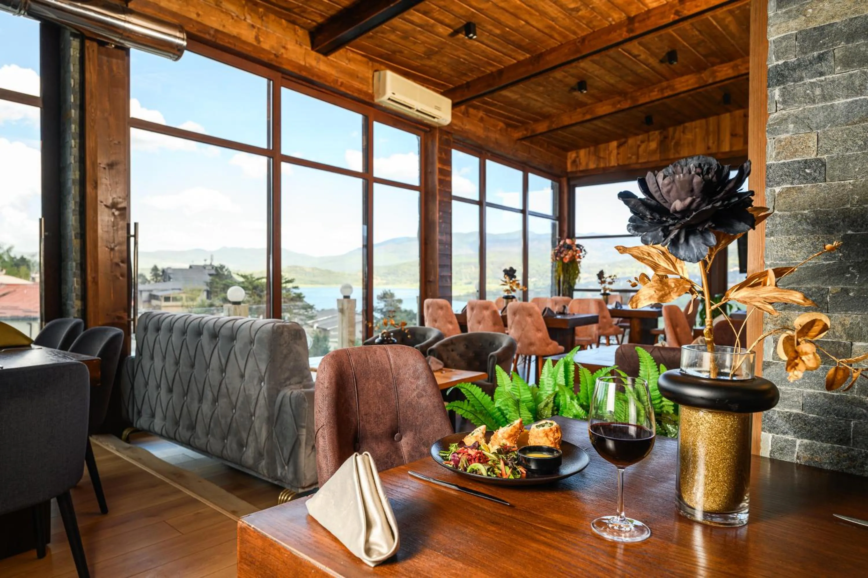 Restaurant/places to eat in Katalina SPA Resort