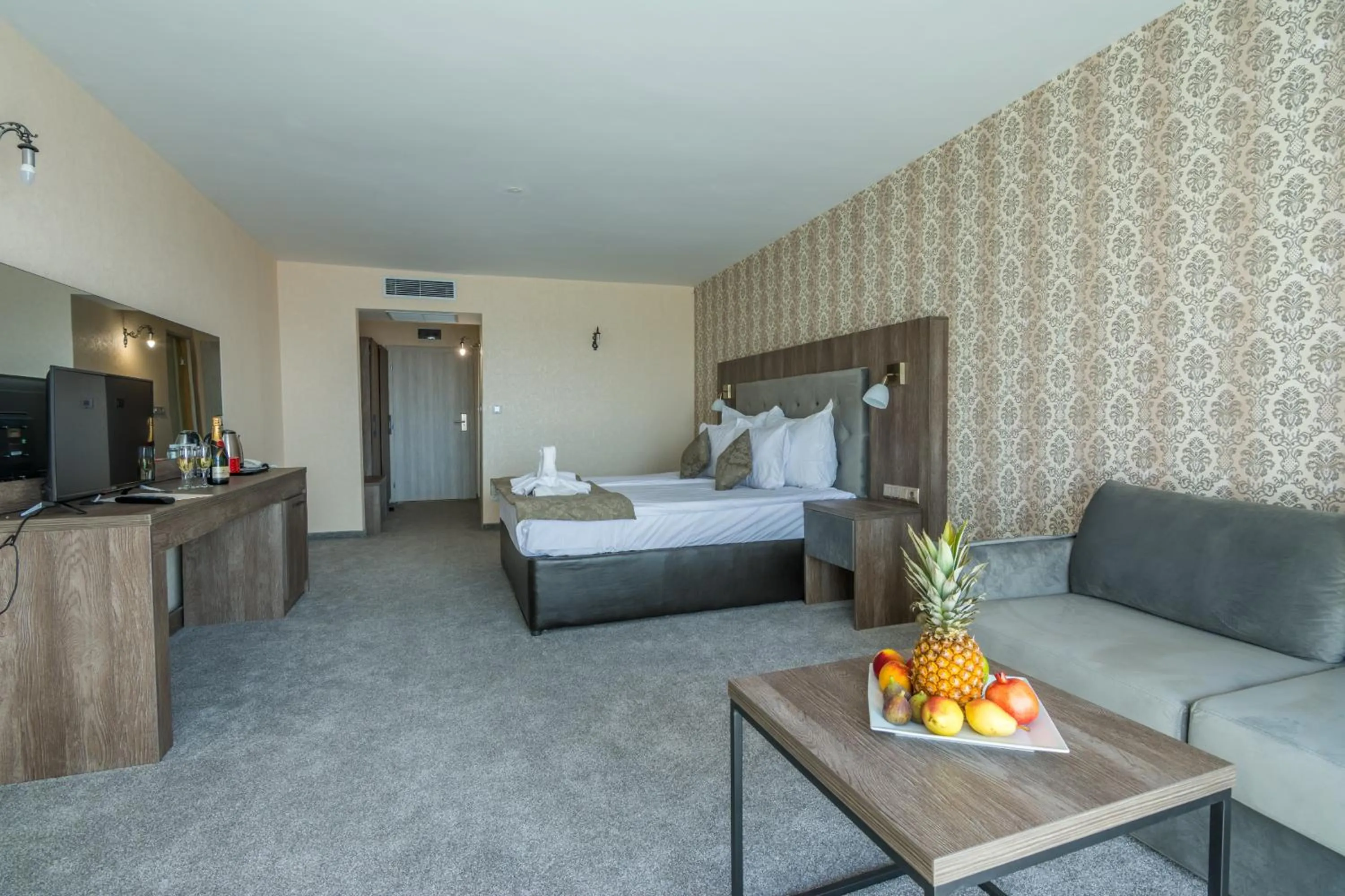 Photo of the whole room, Bed in Katalina SPA Resort