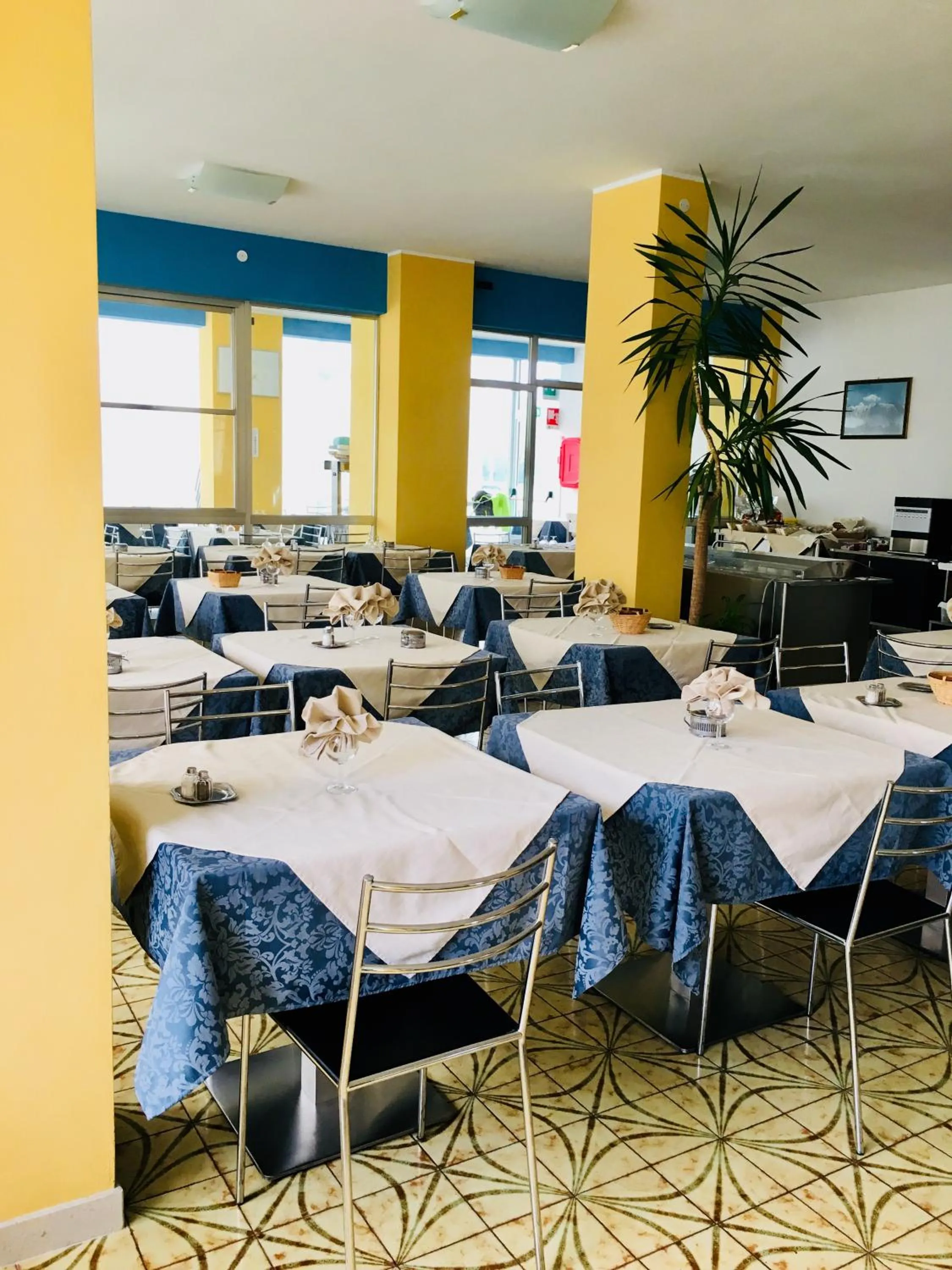 Restaurant/places to eat in Hotel Rondinella