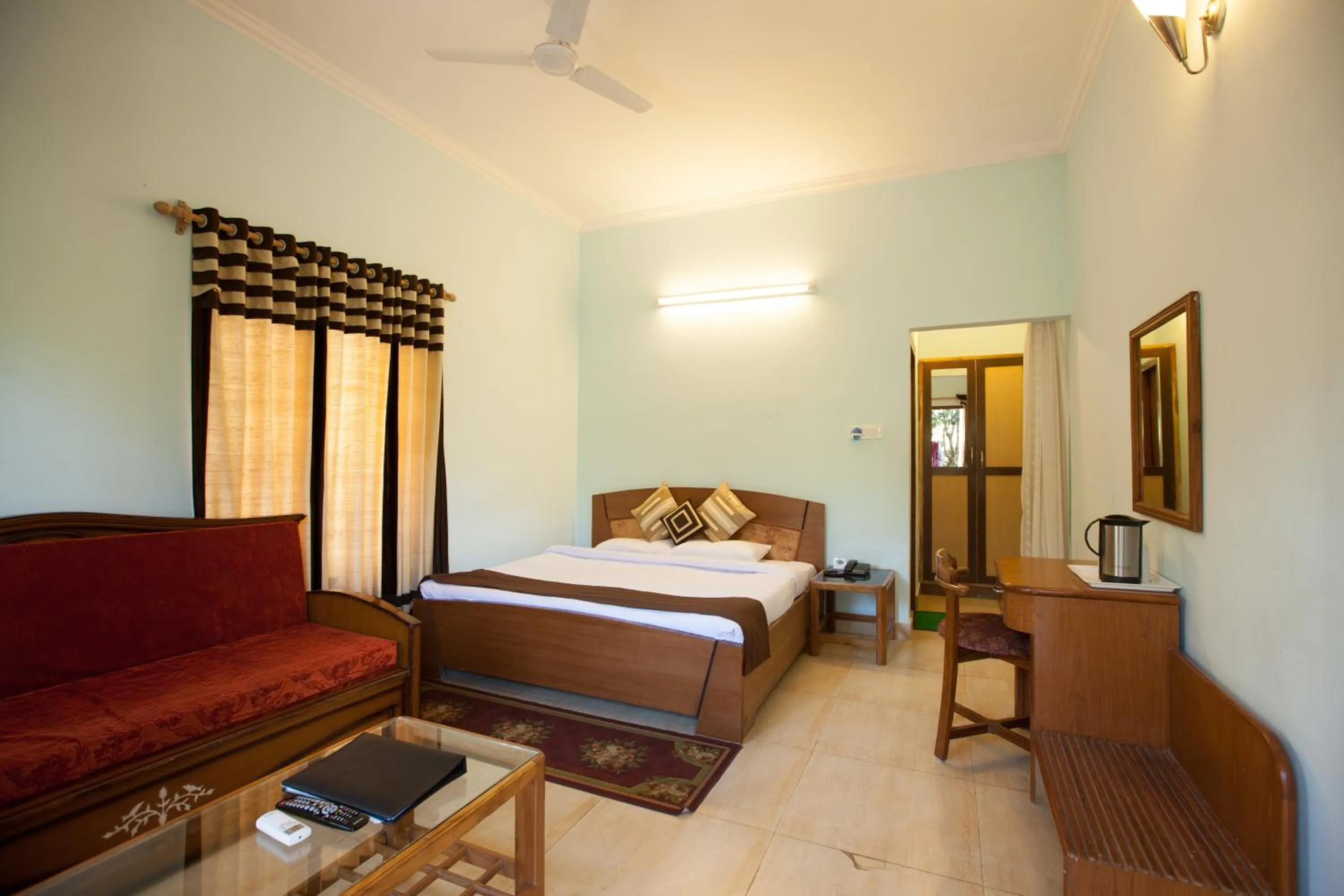 Bed in Sea Hawk - Luxury Hill Resort 4 mins from Bhimtal Lake