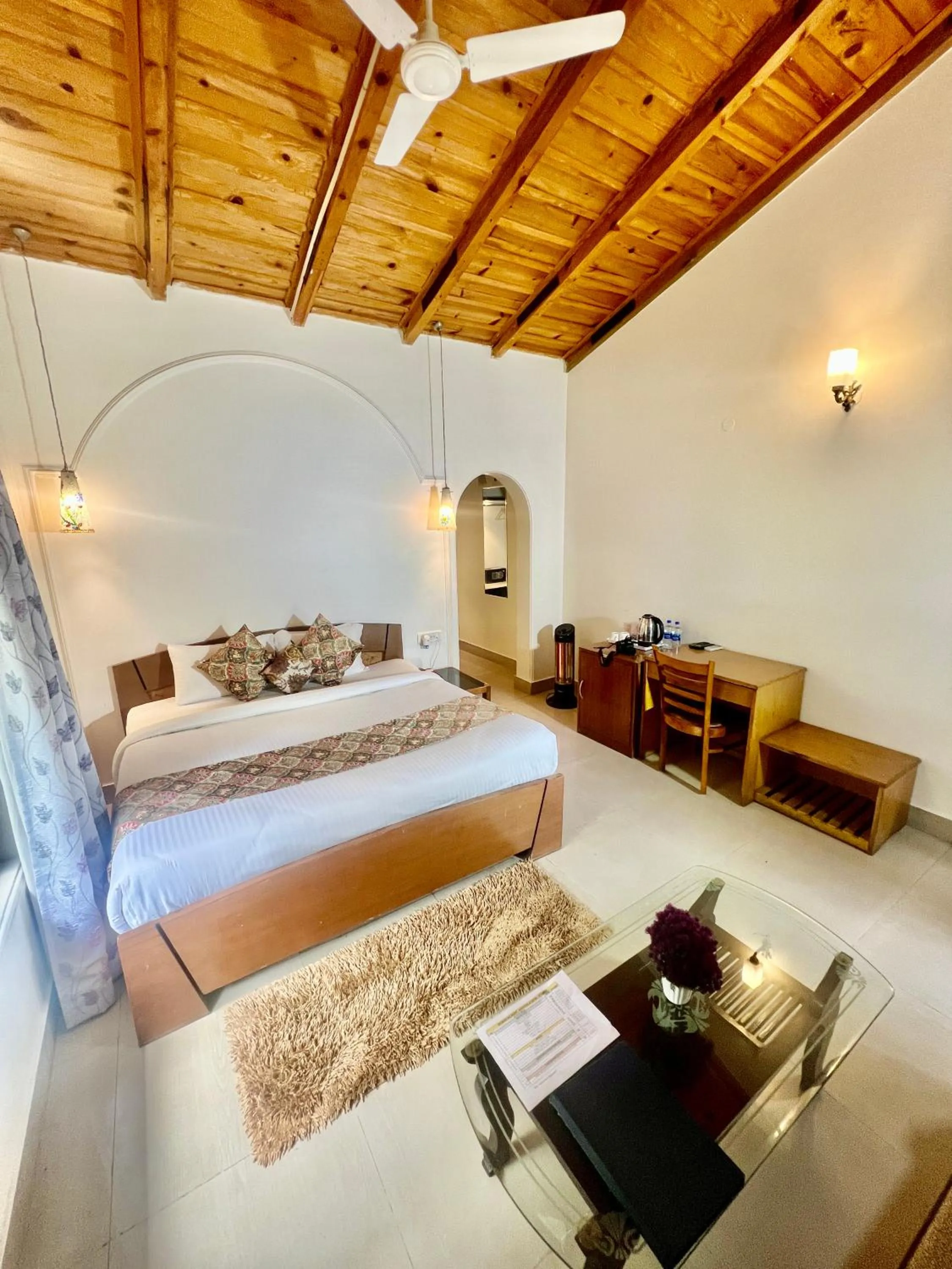 Bedroom, Bed in Sea Hawk - Luxury Hill Resort 4 mins from Bhimtal Lake