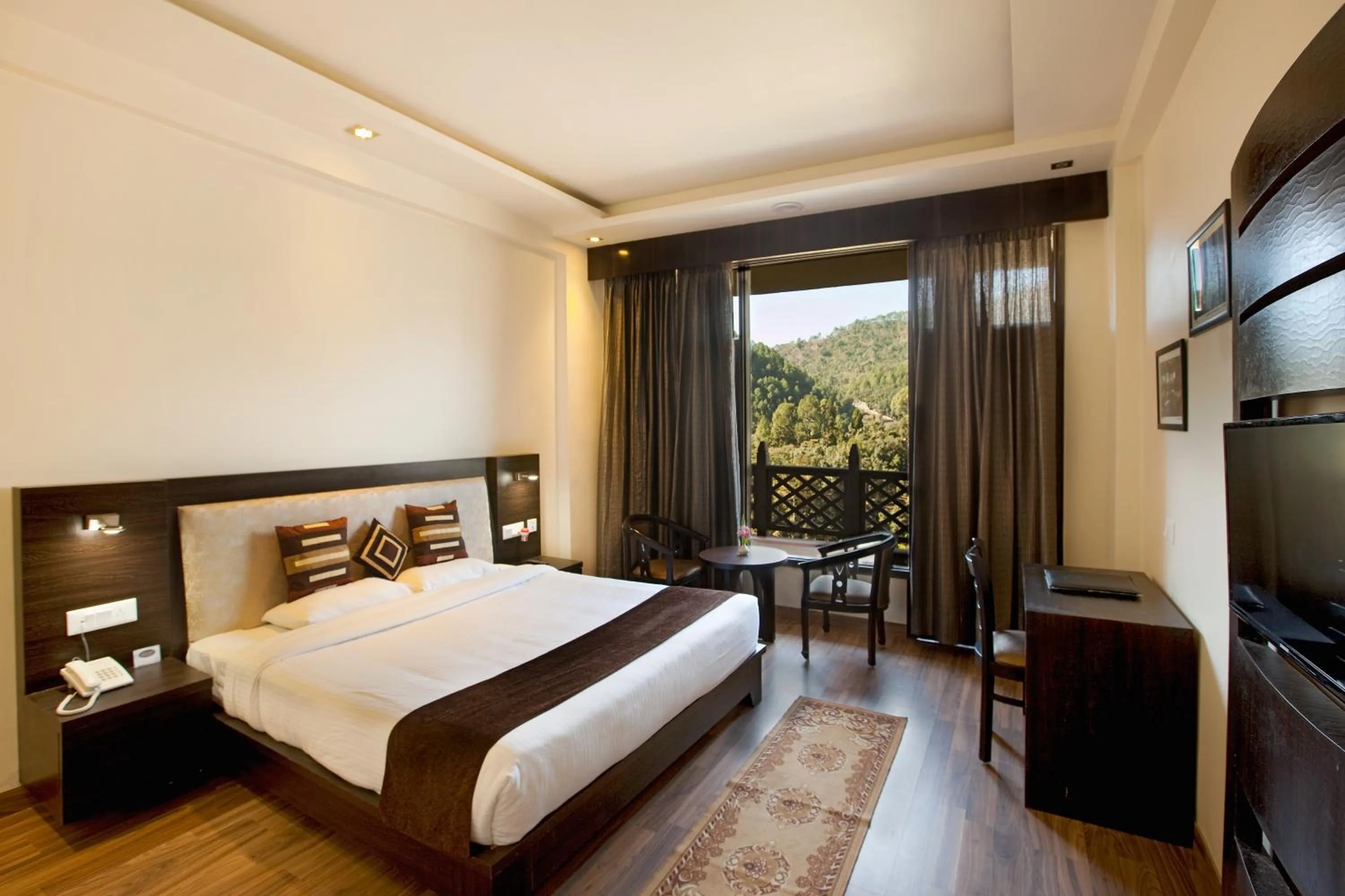 Bed in Sea Hawk - Luxury Hill Resort 4 mins from Bhimtal Lake