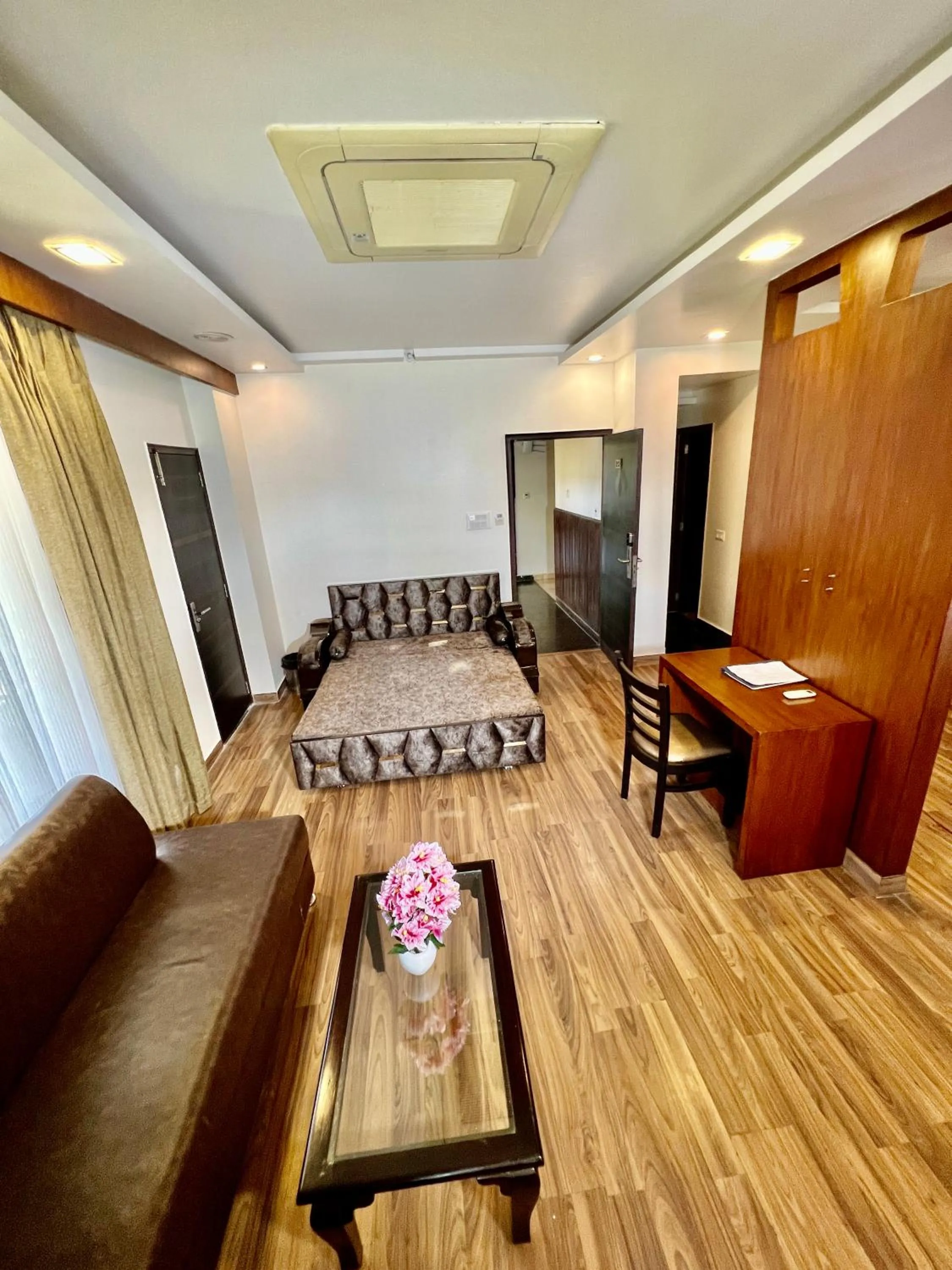 Bed in Sea Hawk - Luxury Hill Resort 4 mins from Bhimtal Lake