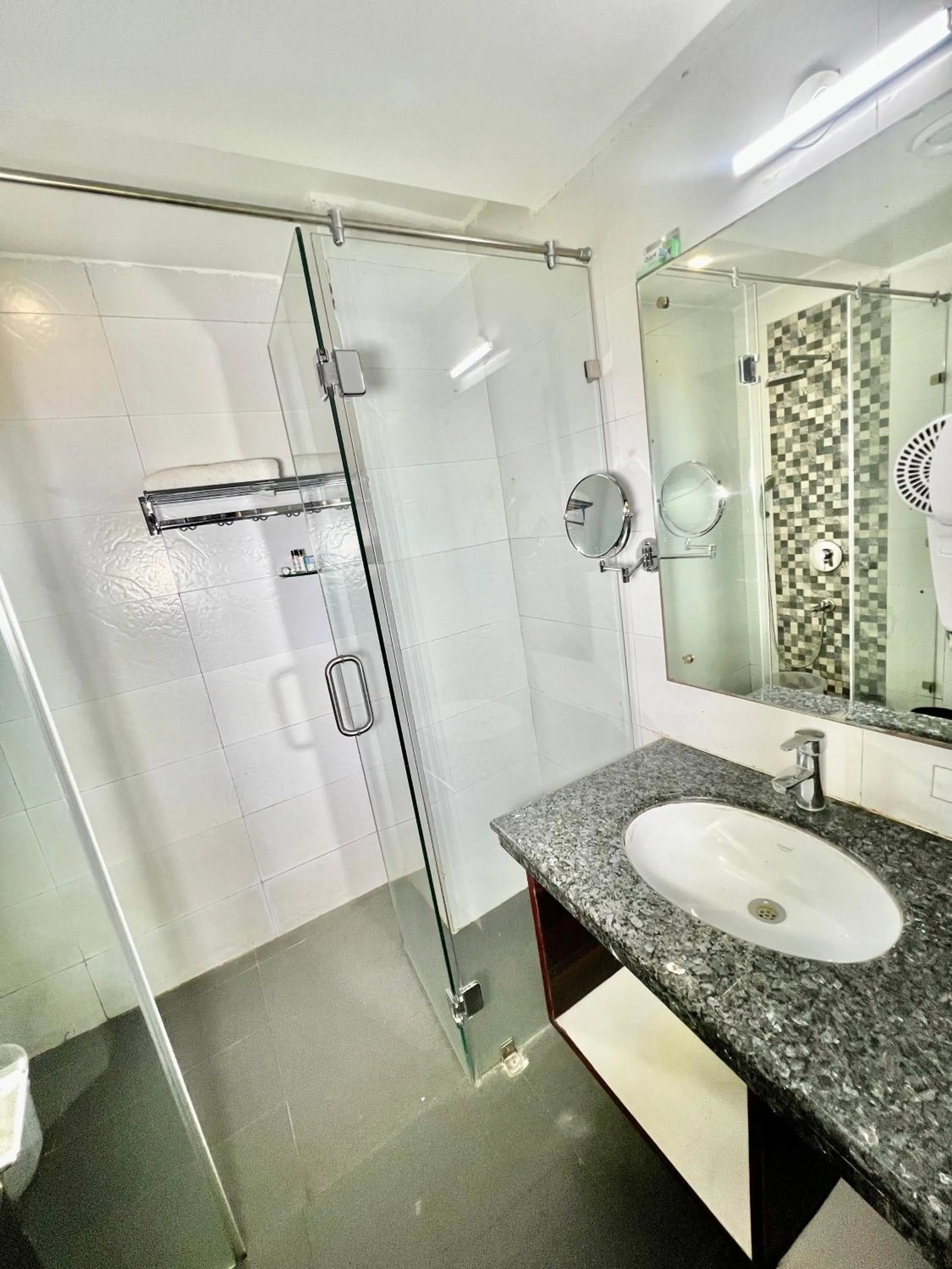 Bathroom in Sea Hawk - Luxury Hill Resort 4 mins from Bhimtal Lake