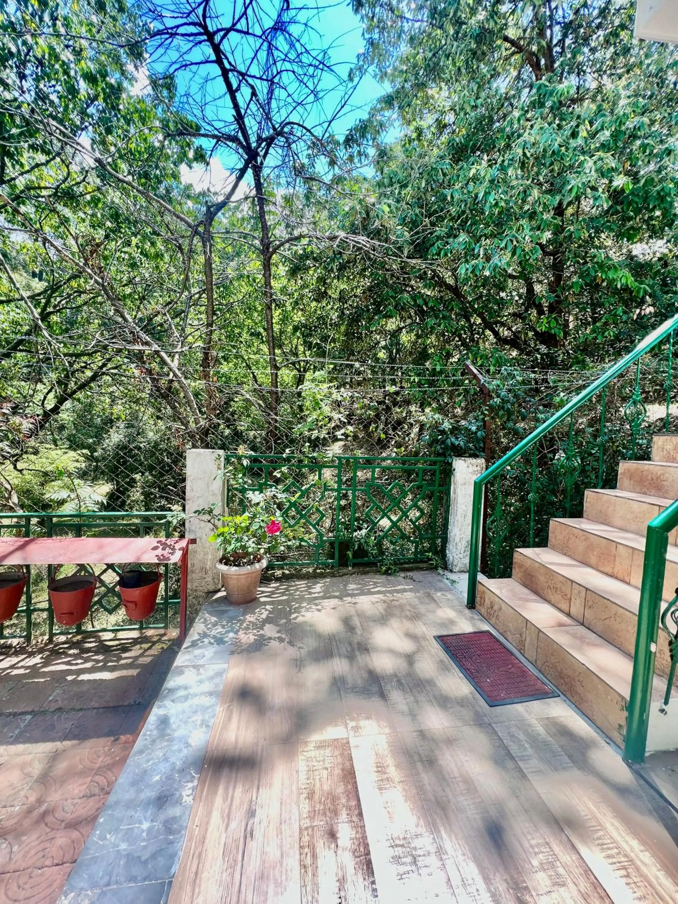 Garden in Sea Hawk - Luxury Hill Resort 4 mins from Bhimtal Lake