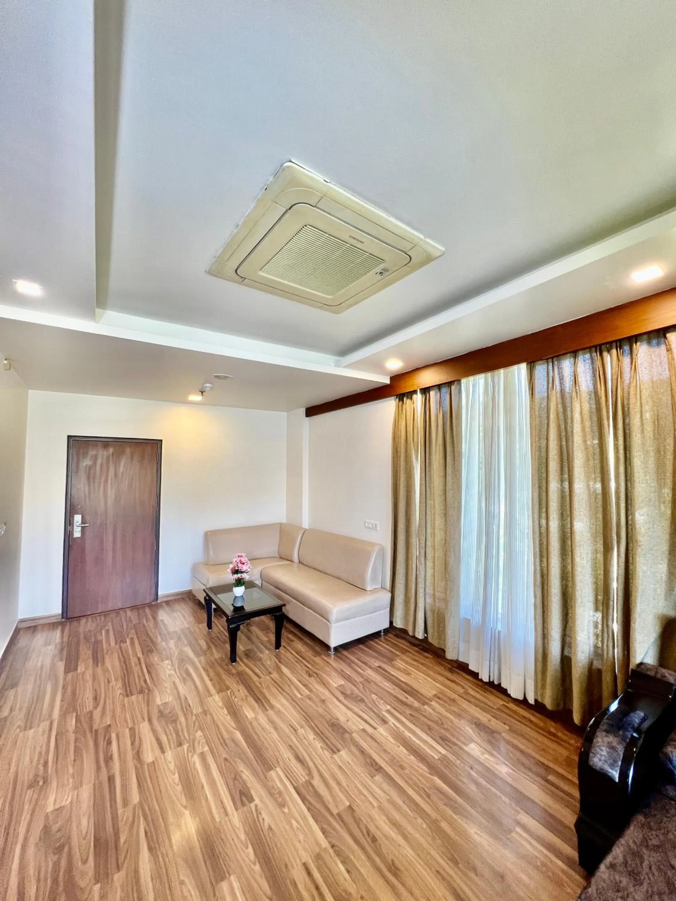 Living room in Sea Hawk - Luxury Hill Resort 4 mins from Bhimtal Lake