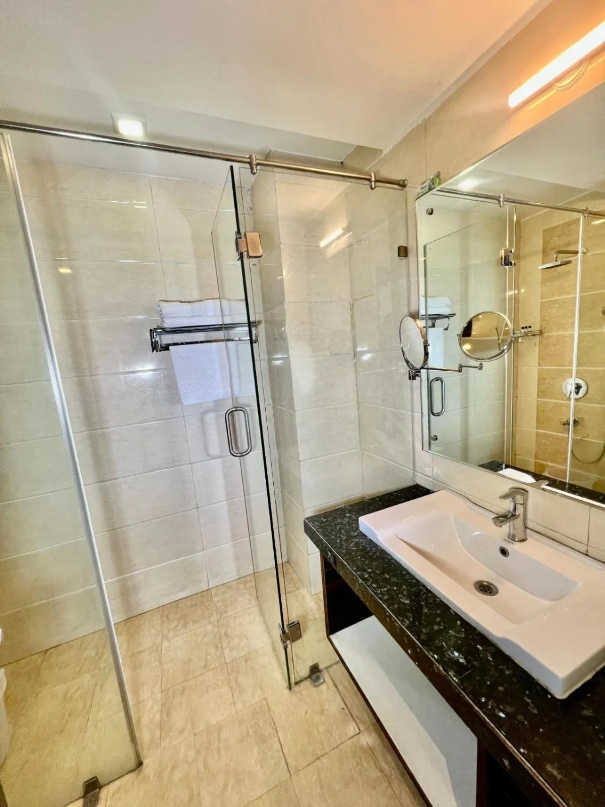 Bathroom in Sea Hawk - Luxury Hill Resort 4 mins from Bhimtal Lake
