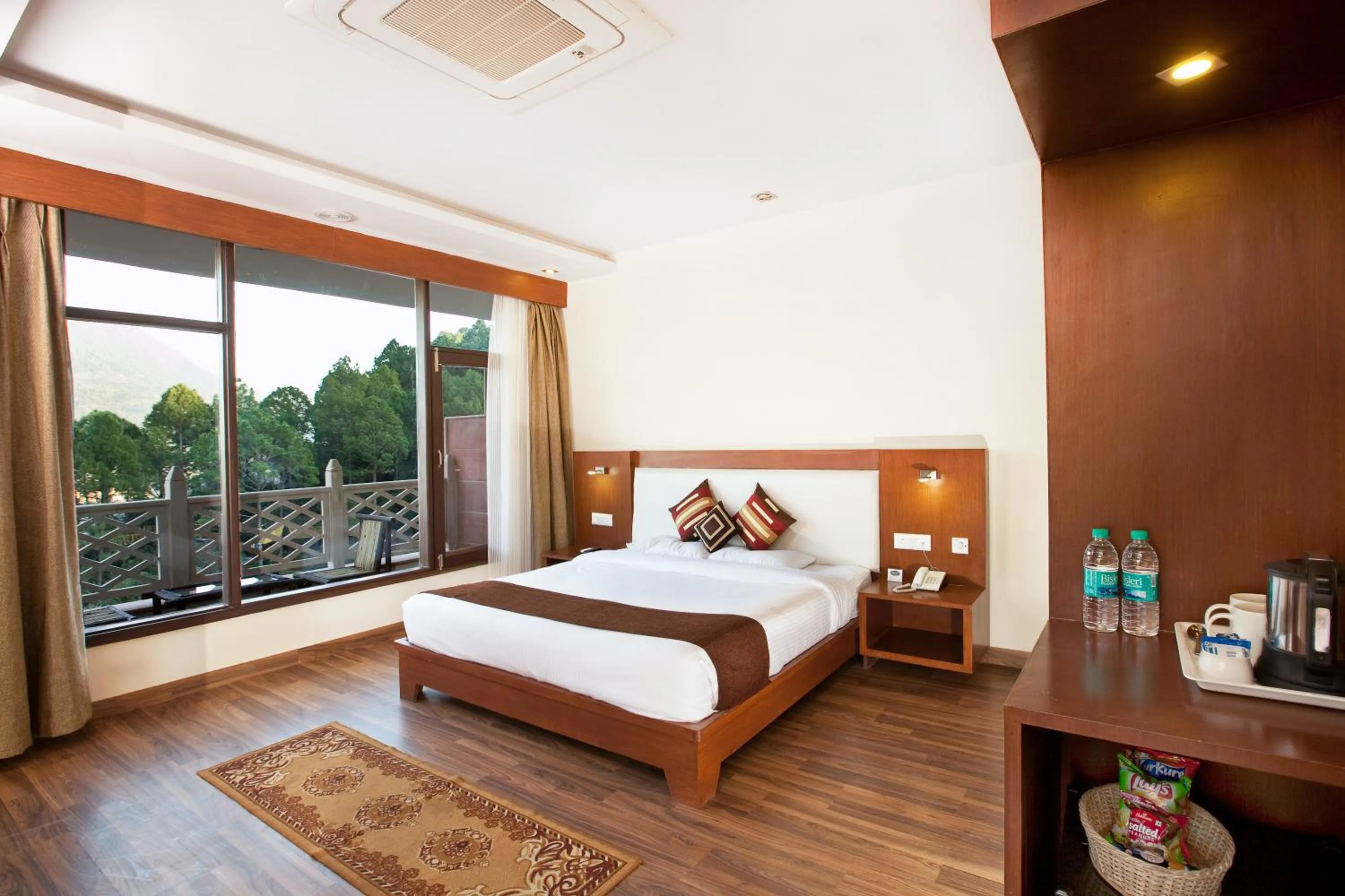 Bed in Sea Hawk - Luxury Hill Resort 4 mins from Bhimtal Lake