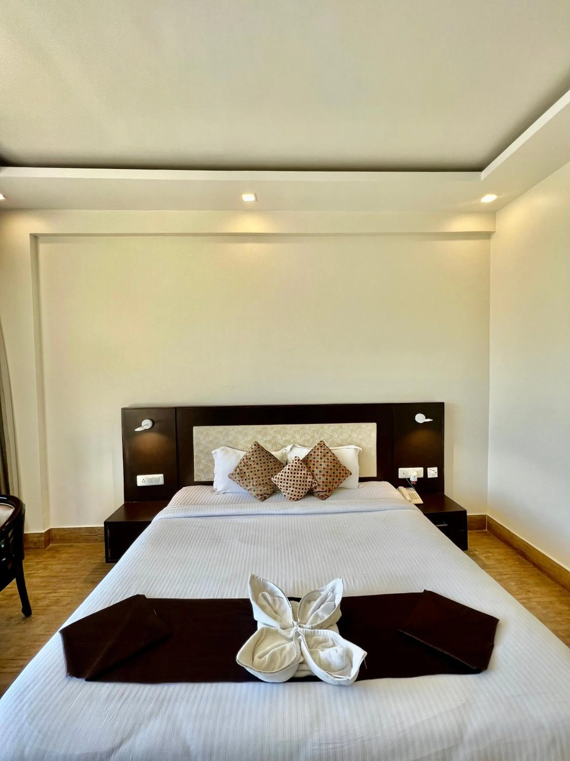 Bed in Sea Hawk - Luxury Hill Resort 4 mins from Bhimtal Lake