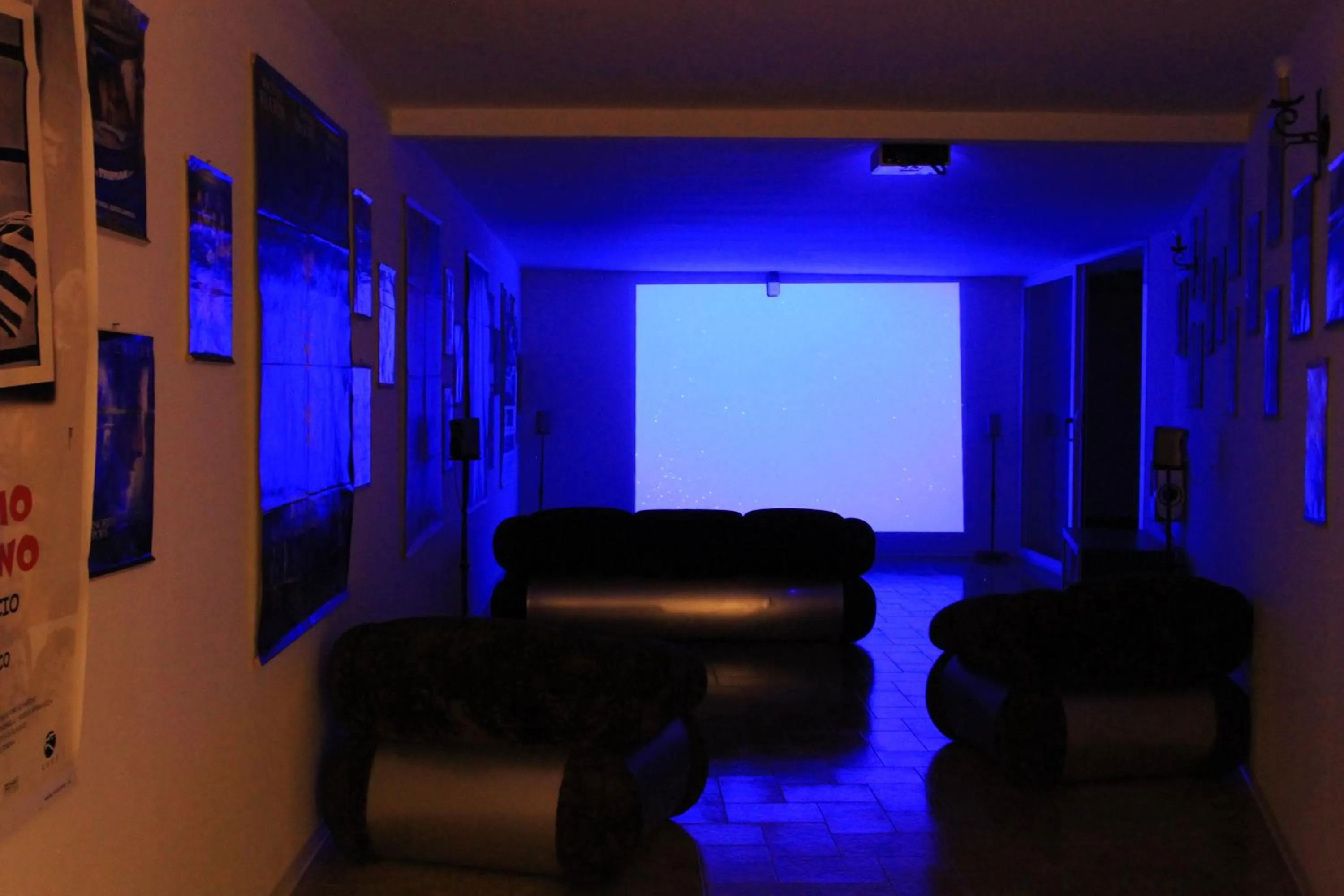 Communal lounge/ TV room in Salenthouse