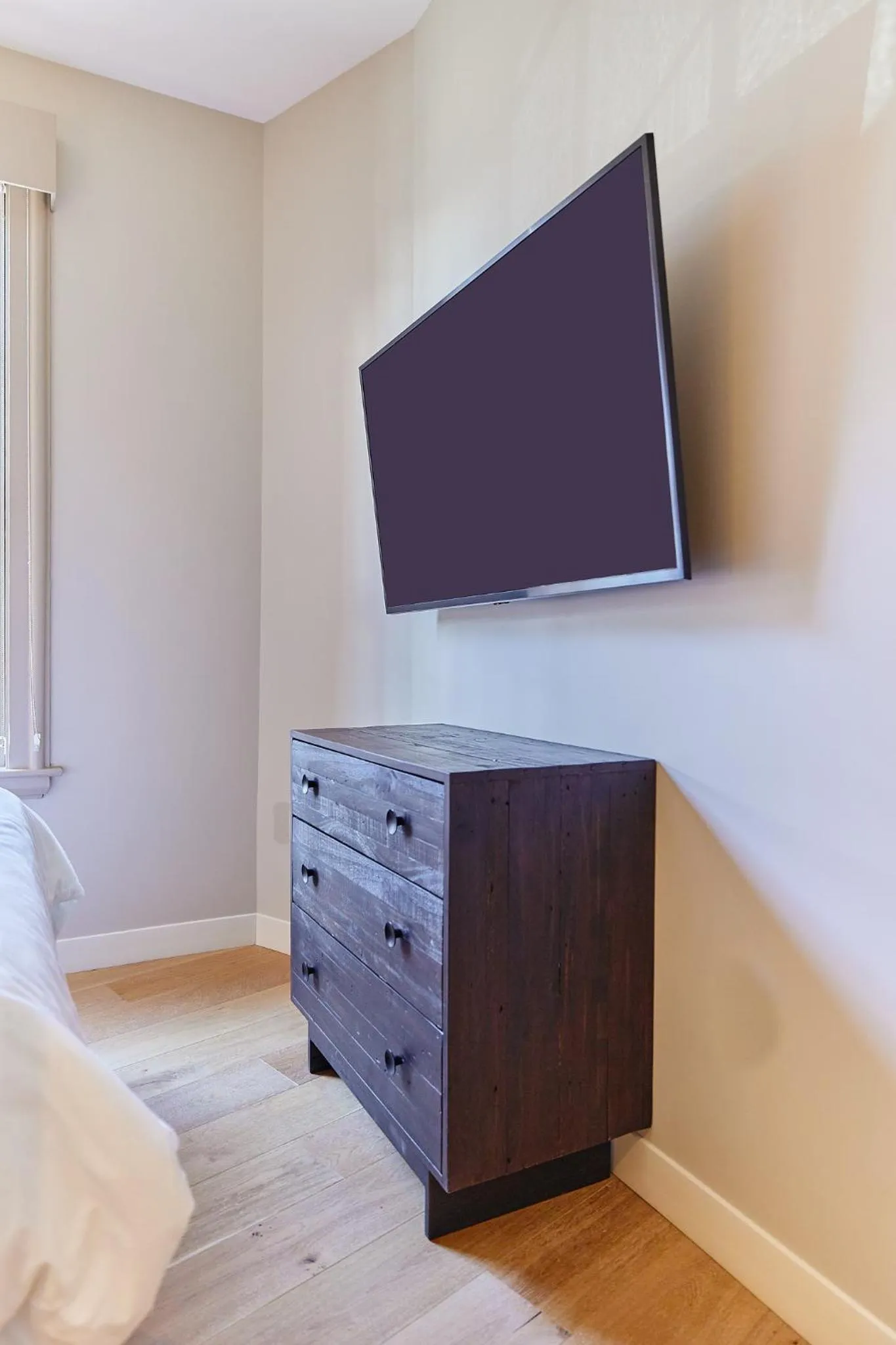 TV and multimedia, Bed in The Docent's Collection