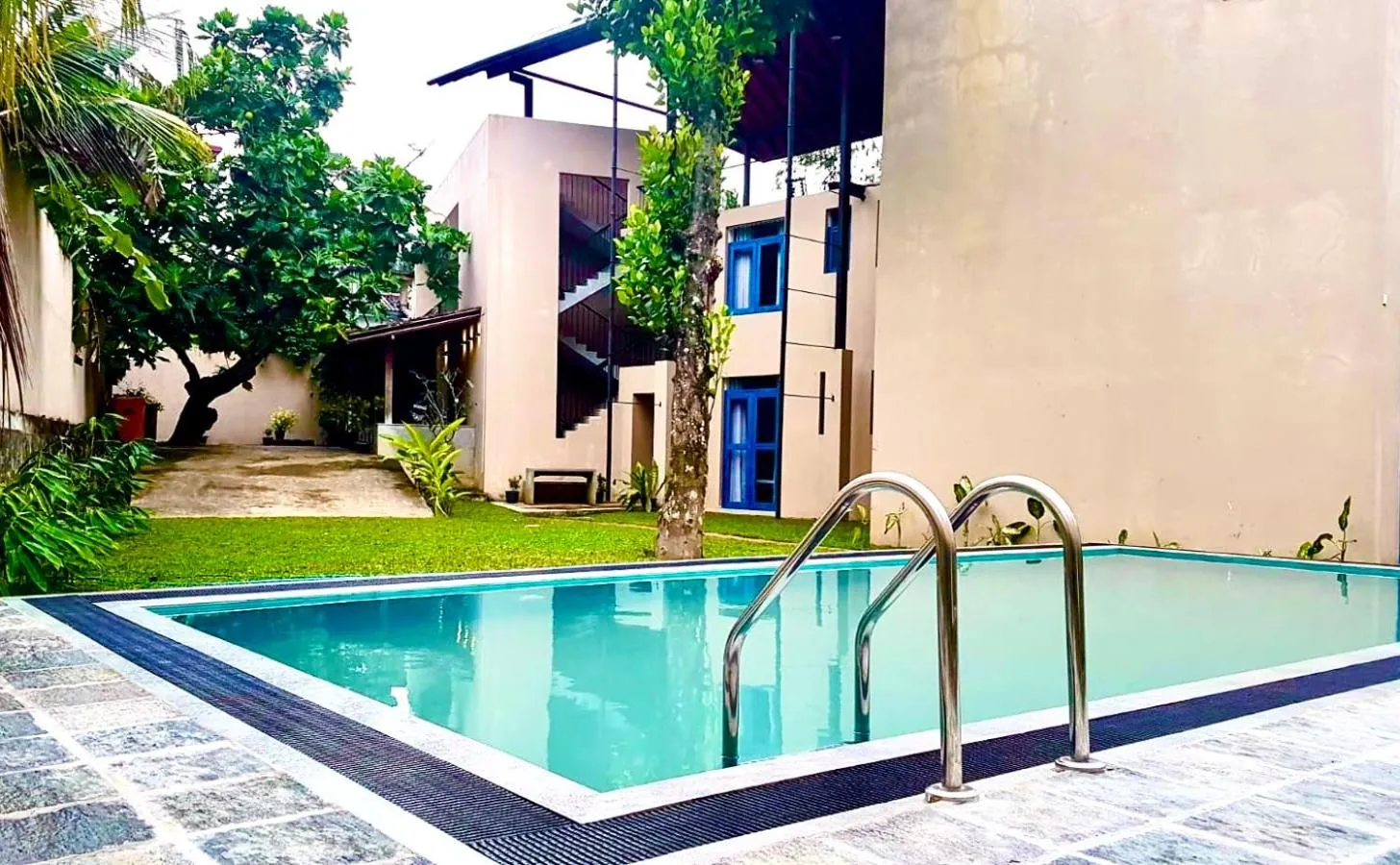Swimming pool in Urchin Unawatuna