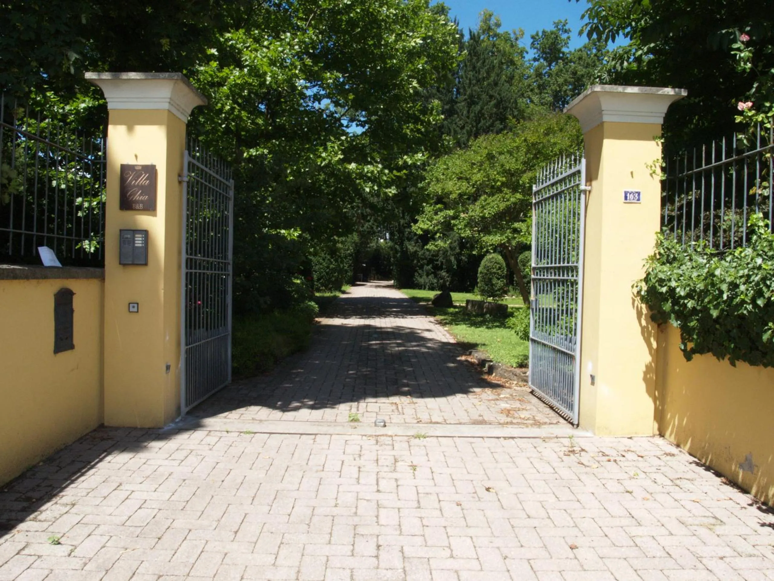 Garden view in Villa Ghia Appartamento