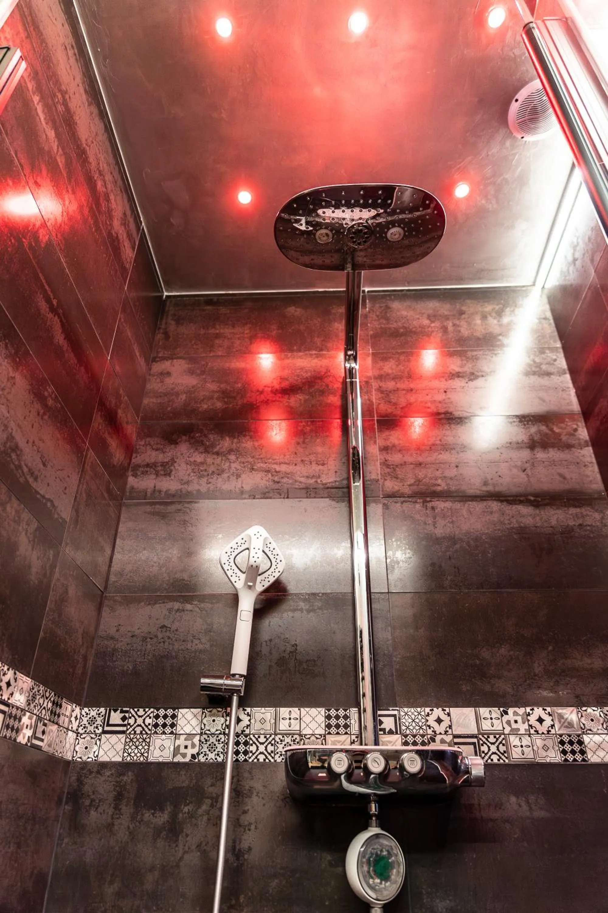 Shower in Gite & Spa Privatif Glam'88 - Vosges