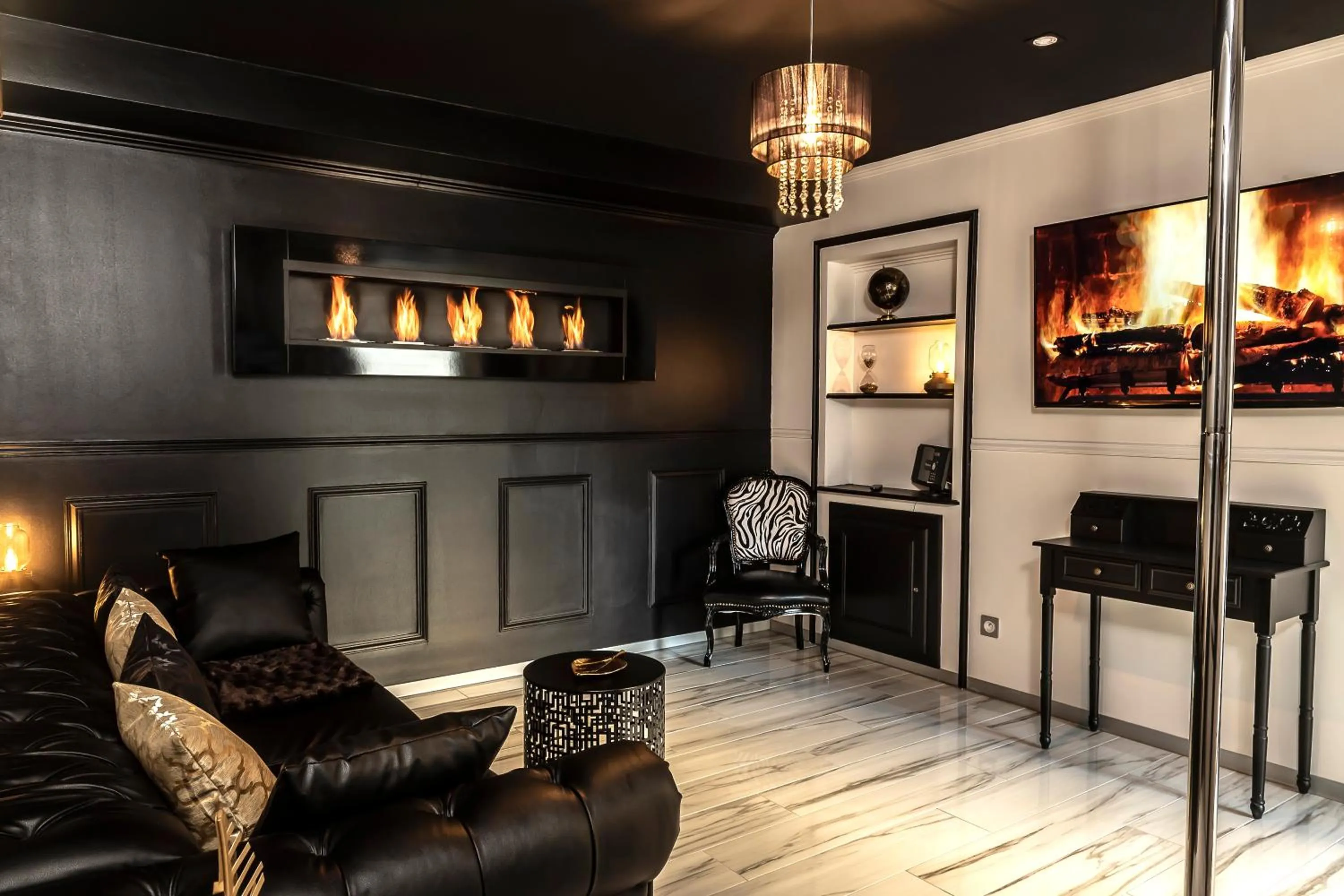 Living room in Gite & Spa Privatif Glam'88 - Vosges