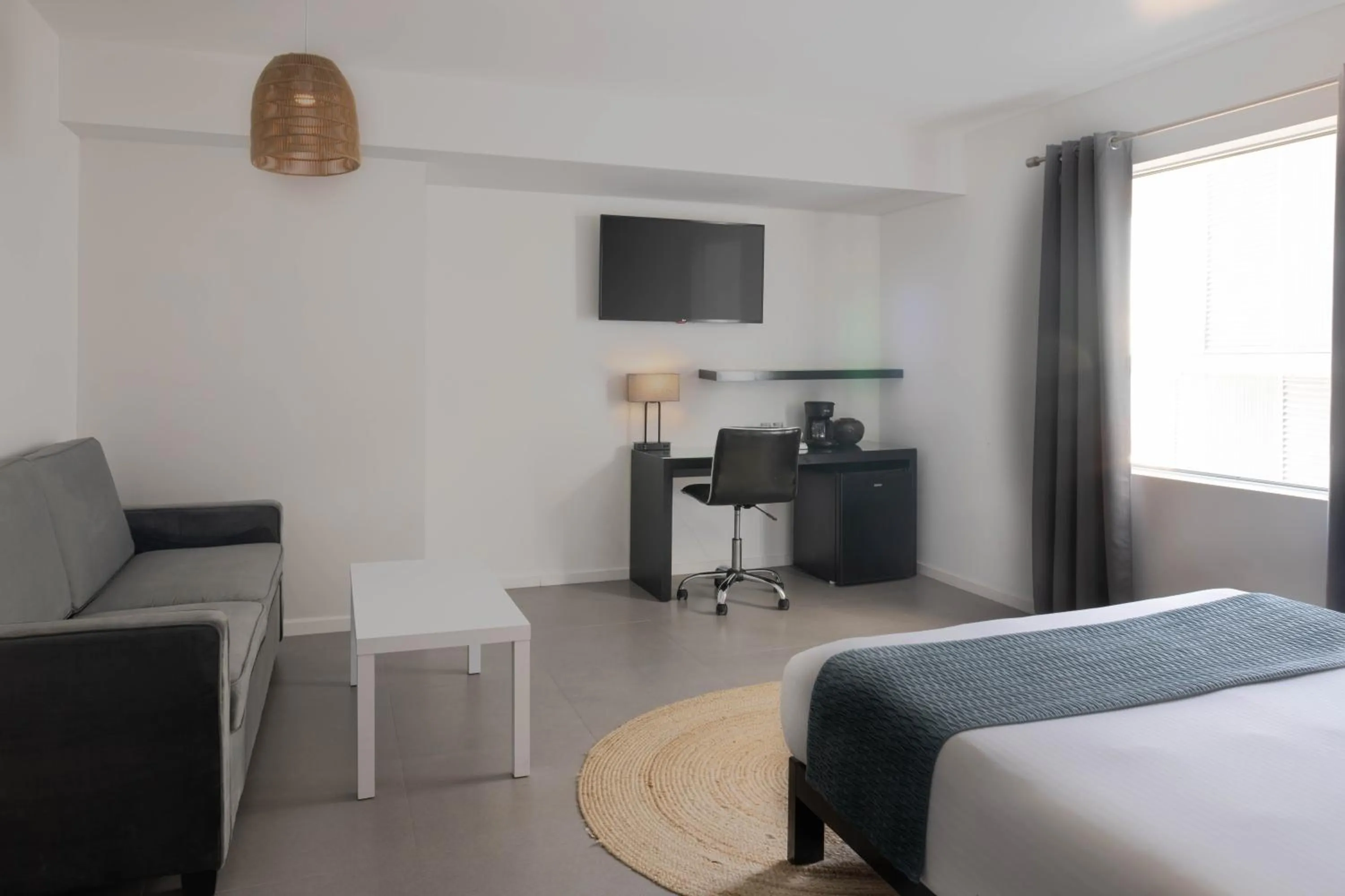 TV and multimedia, Bed in MB Hotel, Trademark Collection by Wyndham