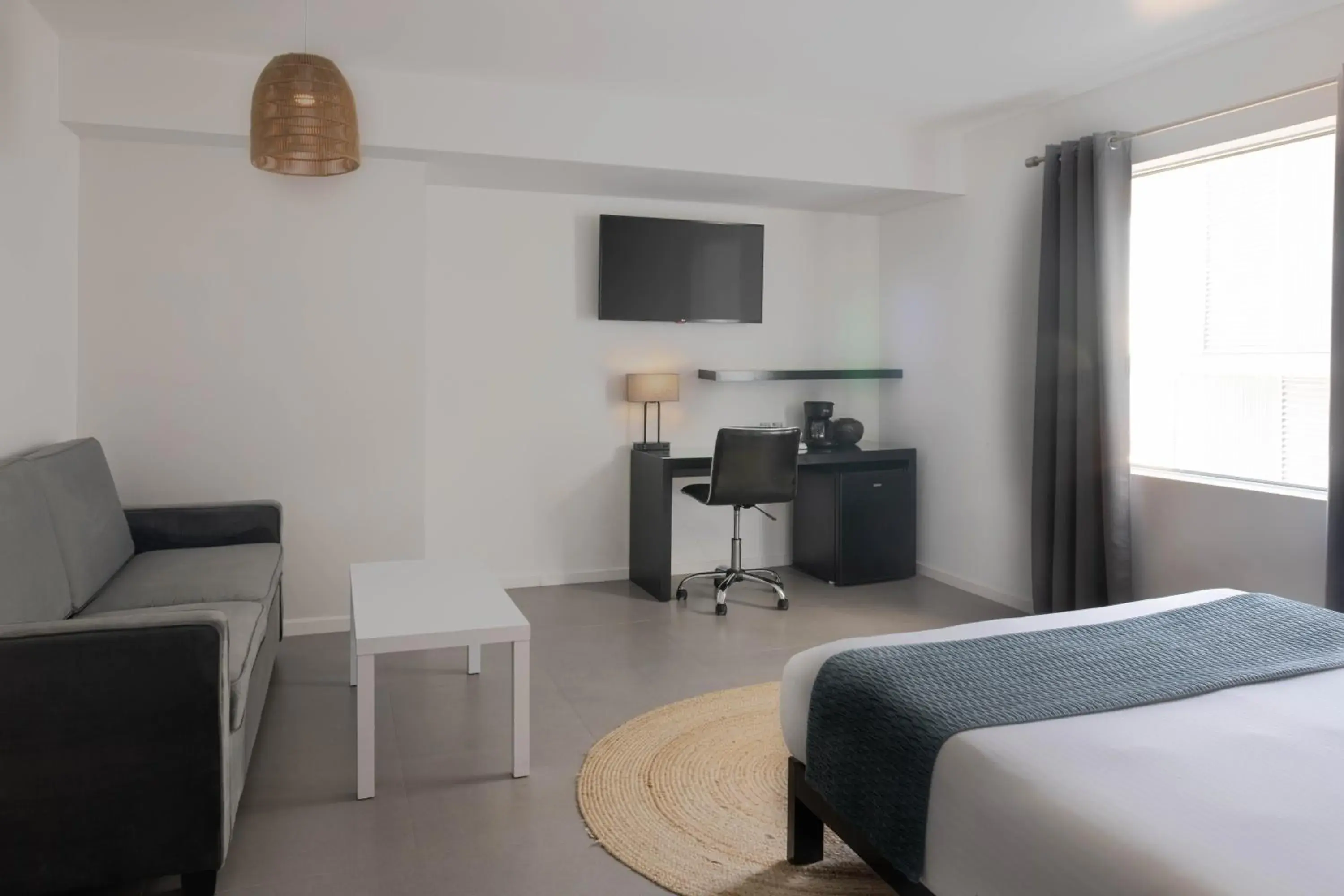 1 Queen Bed, Partial Ocean View, Non-Smoking in MB Hotel, Trademark Collection by Wyndham 1 Queen Bed, Partial Ocean View, Non-Smoking in MB Hotel, Trademark Collection by Wyndham