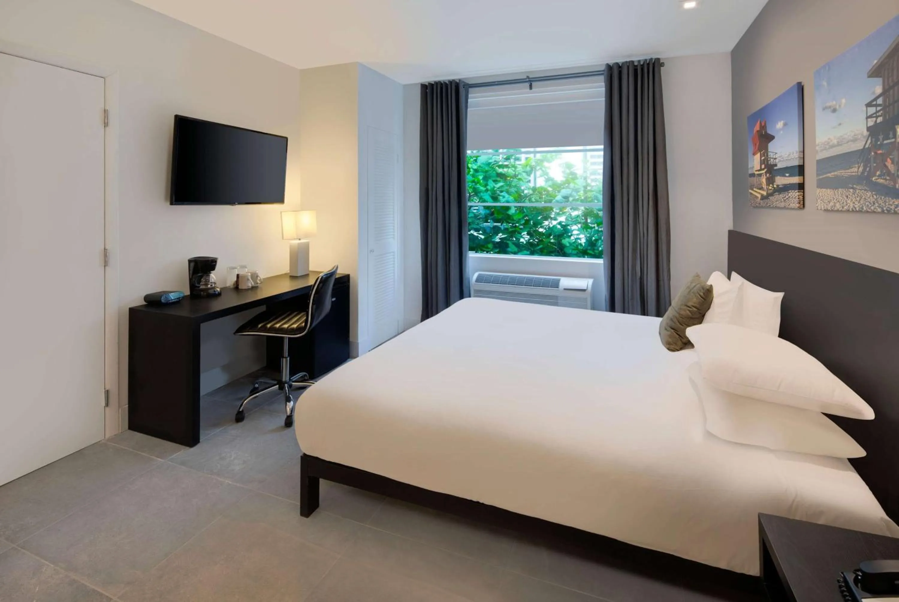 Photo of the whole room, Bed in MB Hotel, Trademark Collection by Wyndham