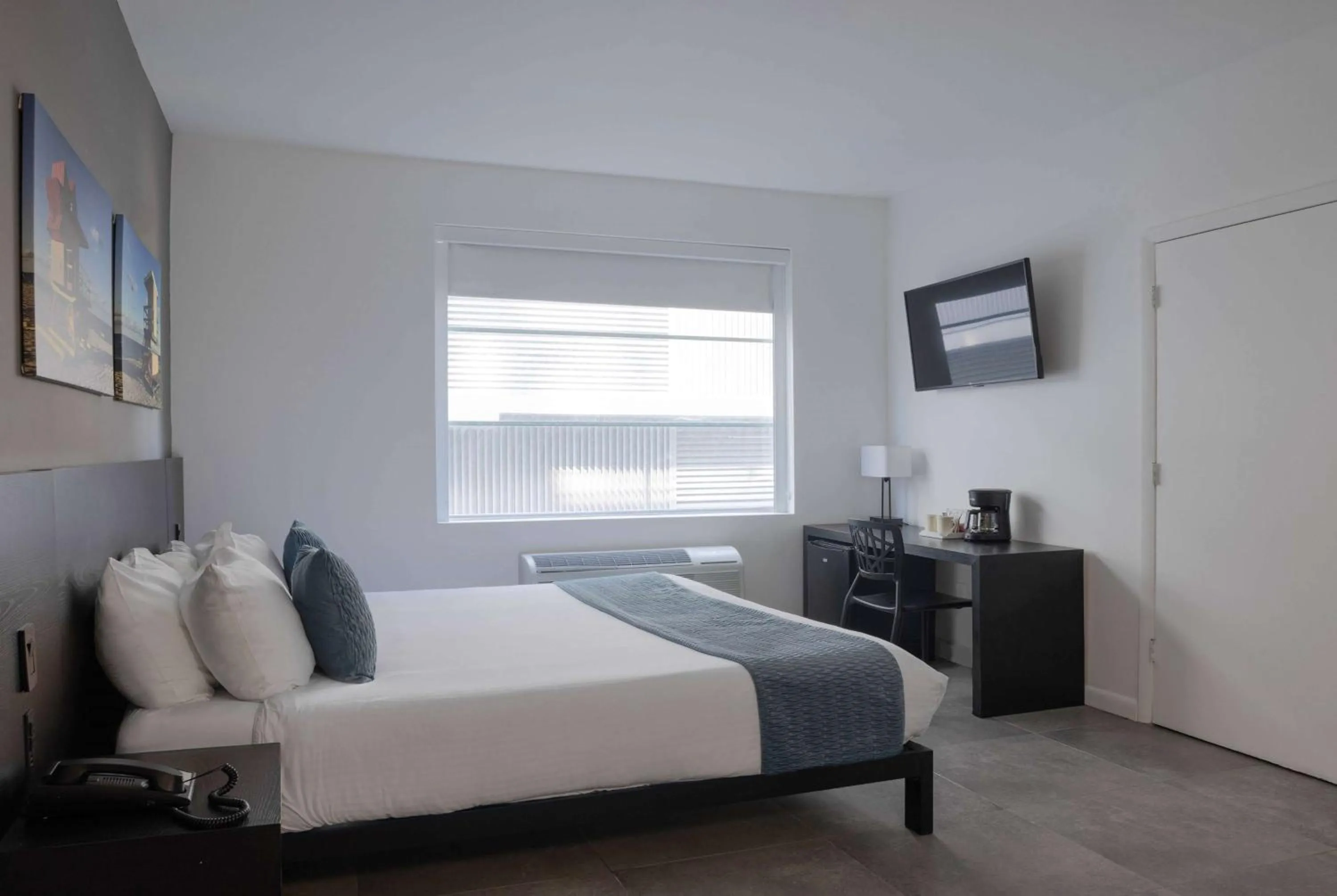 Photo of the whole room, Bed in MB Hotel, Trademark Collection by Wyndham