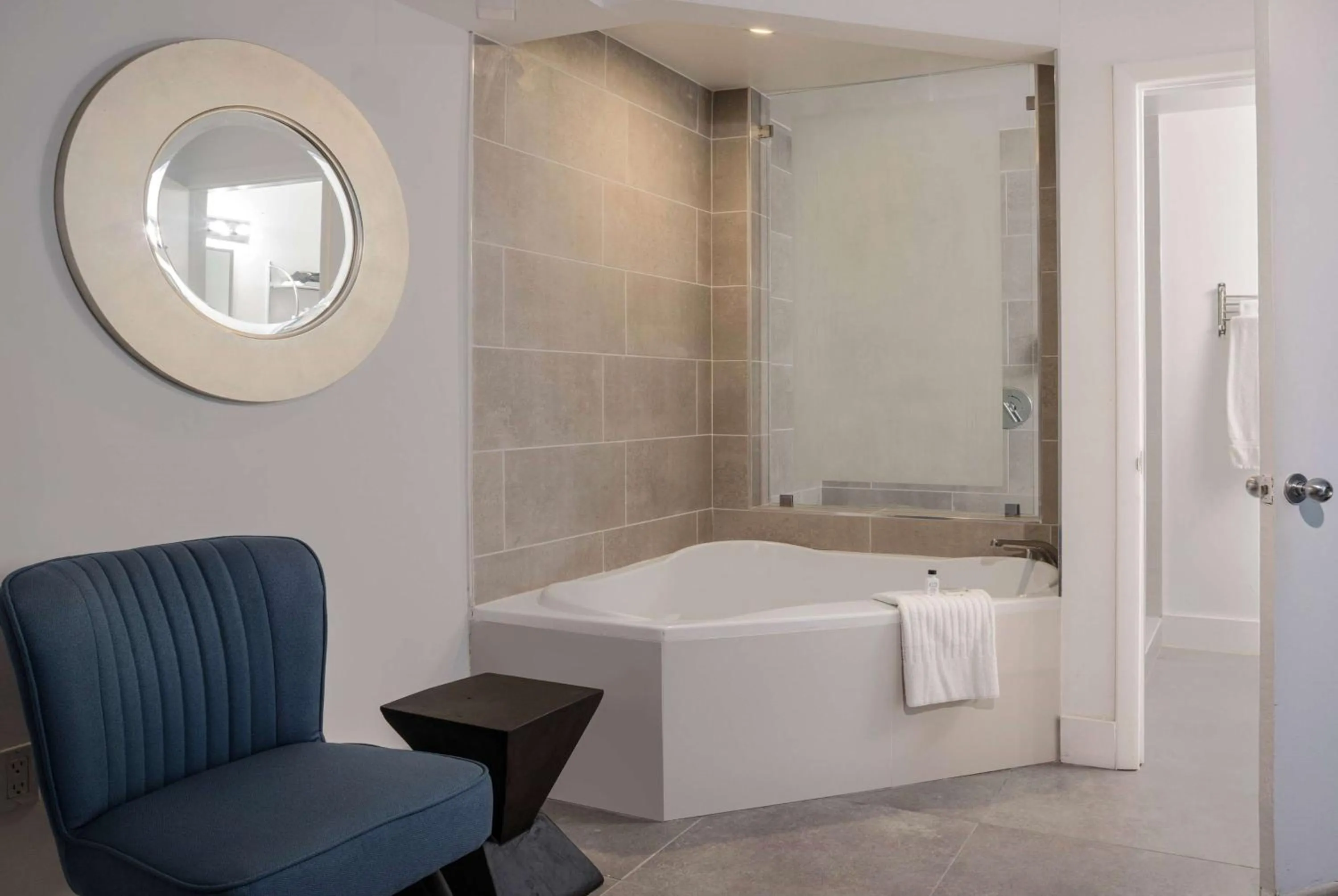 Photo of the whole room in MB Hotel, Trademark Collection by Wyndham