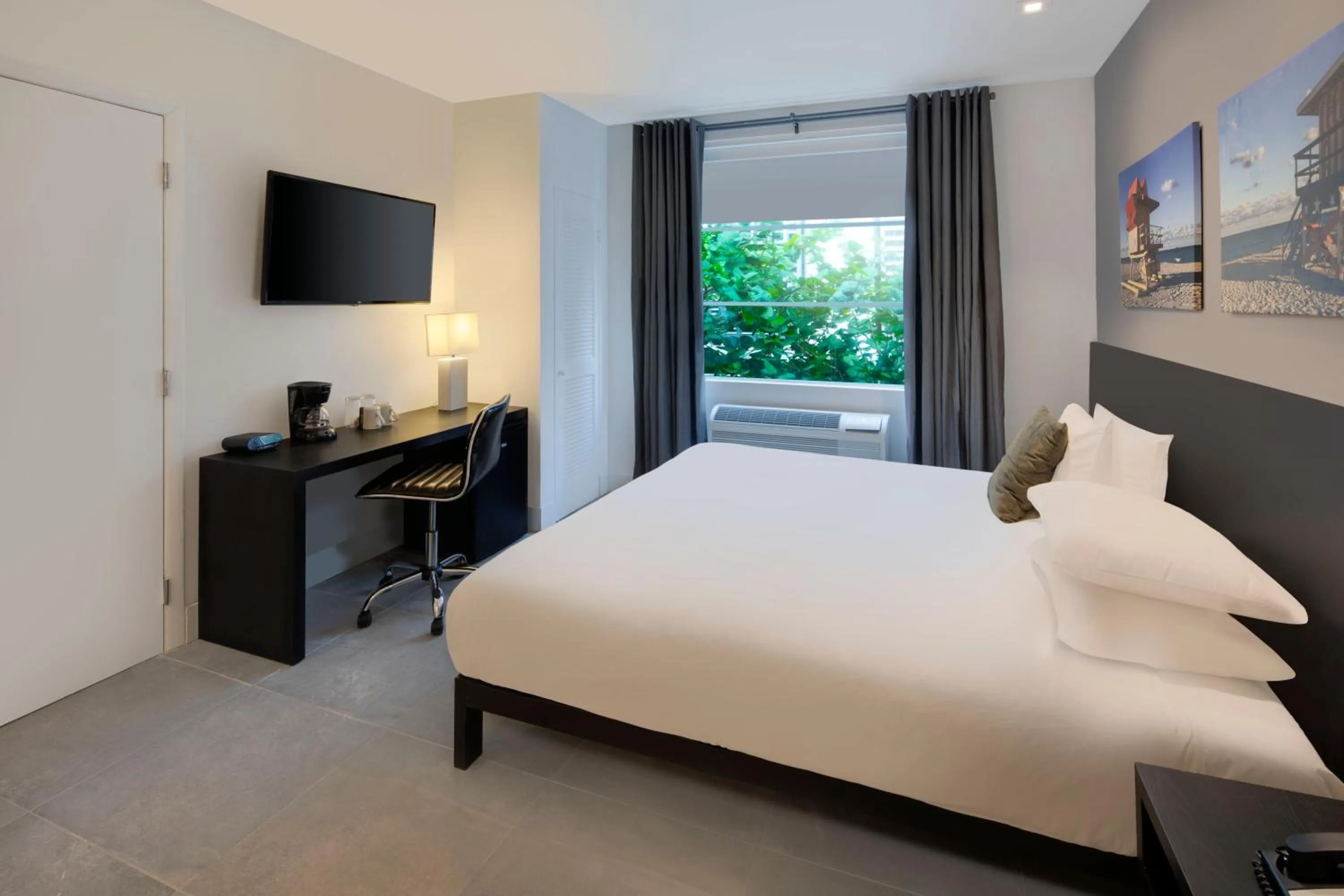 Bedroom, Bed in MB Hotel, Trademark Collection by Wyndham