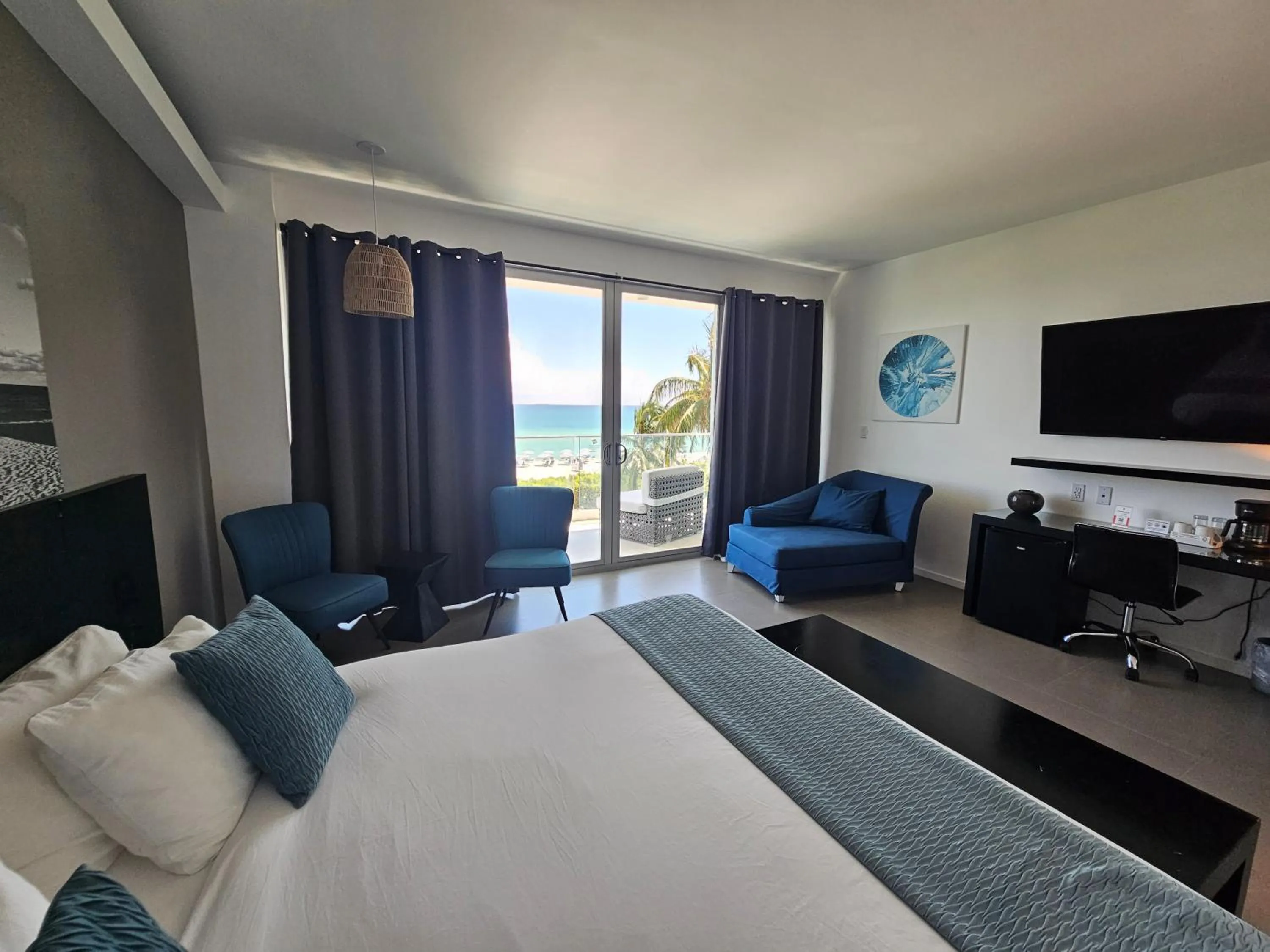 Bedroom, Bed in MB Hotel, Trademark Collection by Wyndham