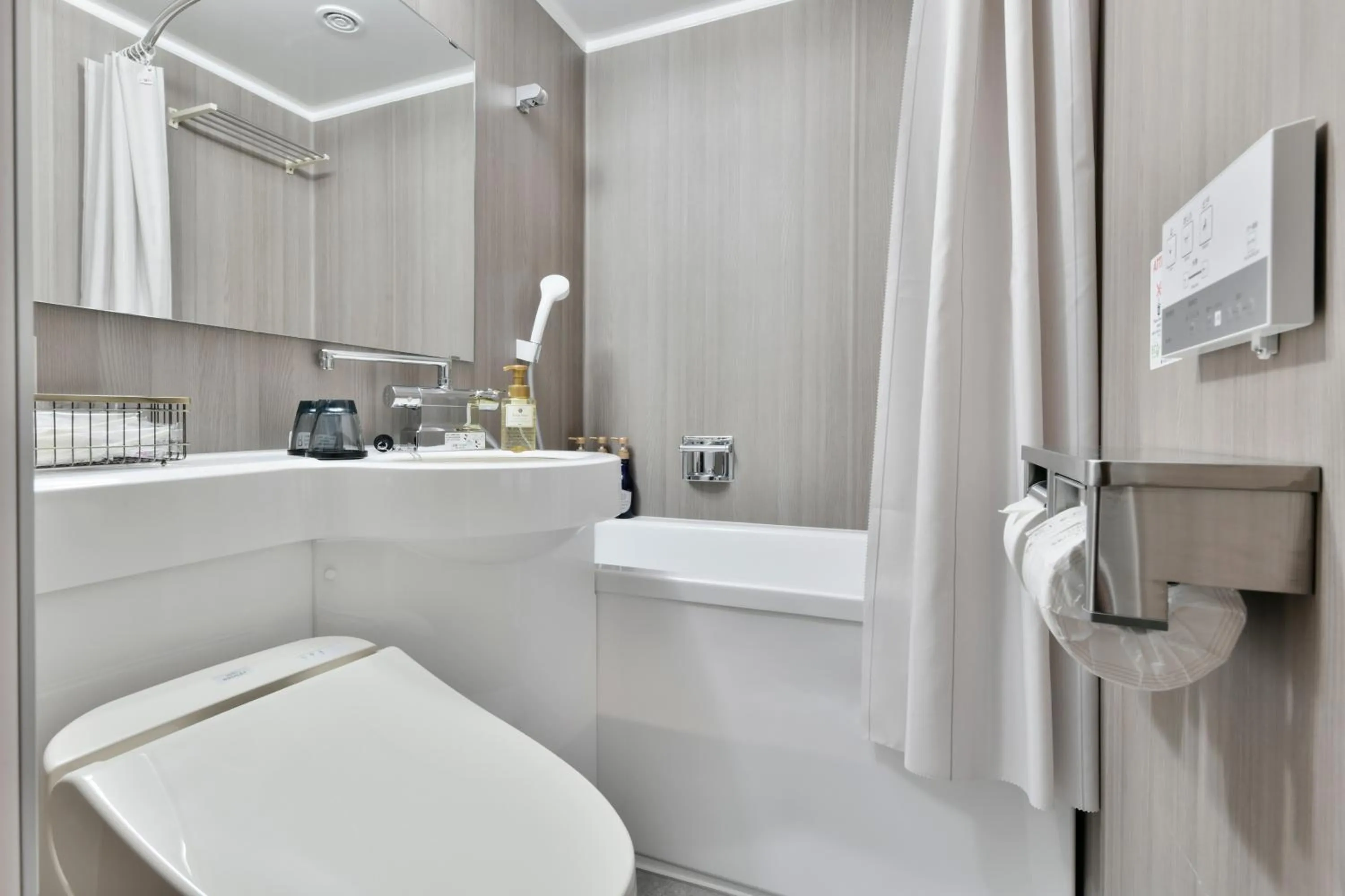 Toilet in Vessel Inn Keisei Tsudanuma Ekimae