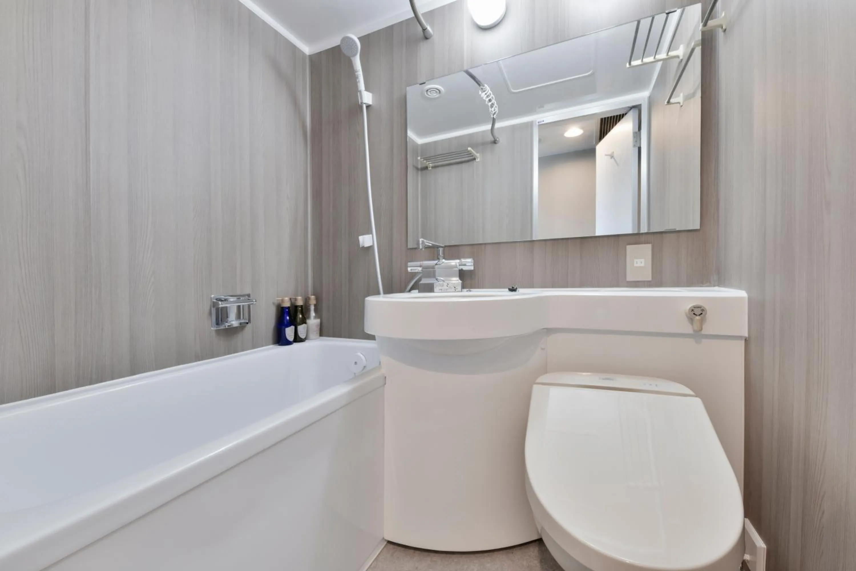 Toilet in Vessel Inn Keisei Tsudanuma Ekimae