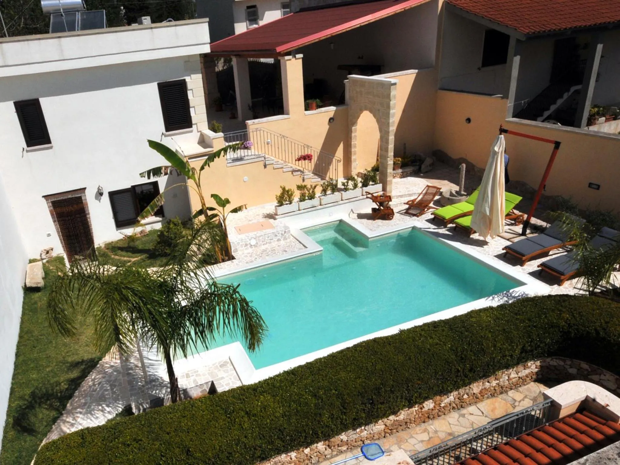 Pool view in Il Calesse B&B