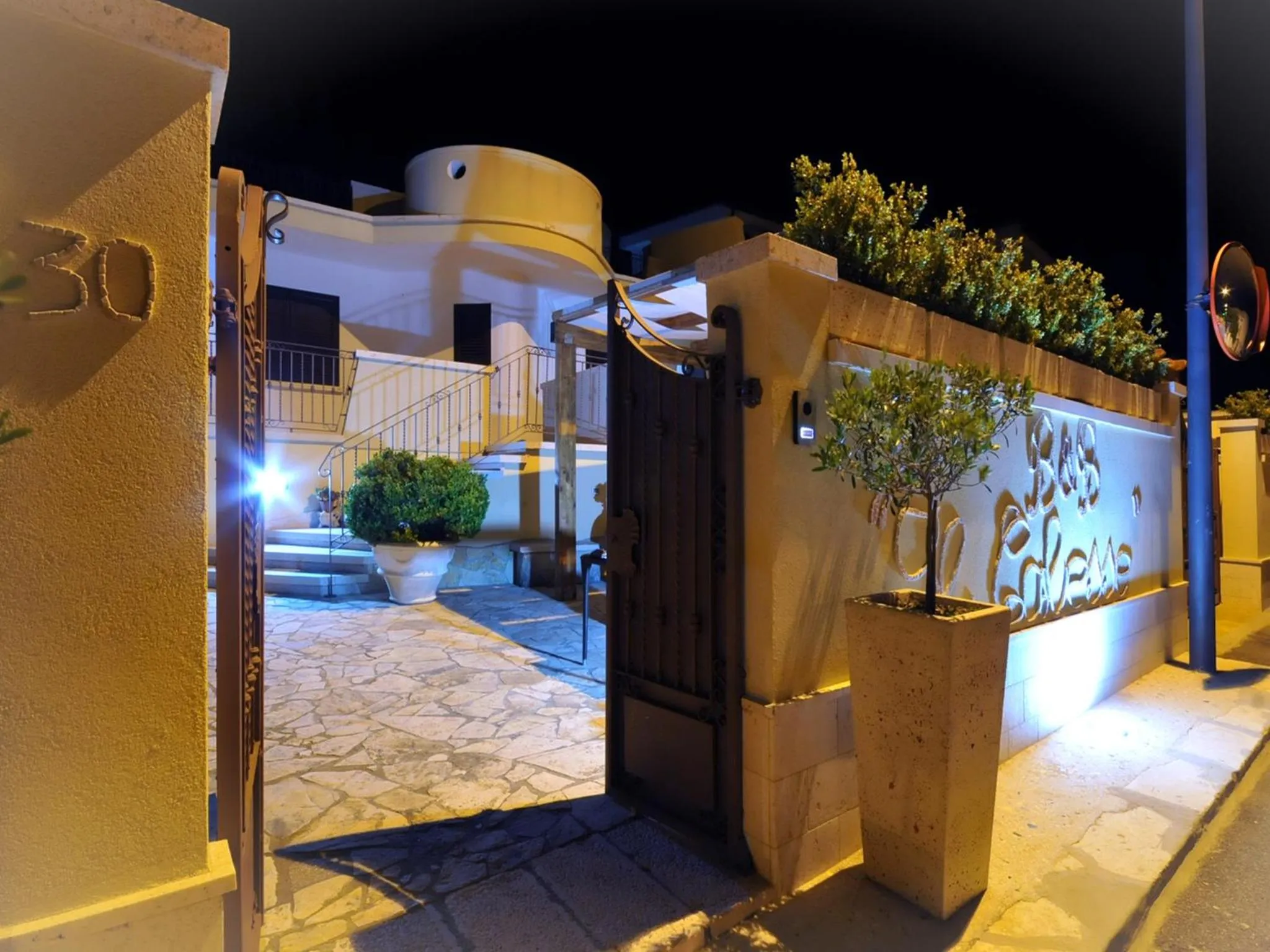 Decorative detail in Il Calesse B&B