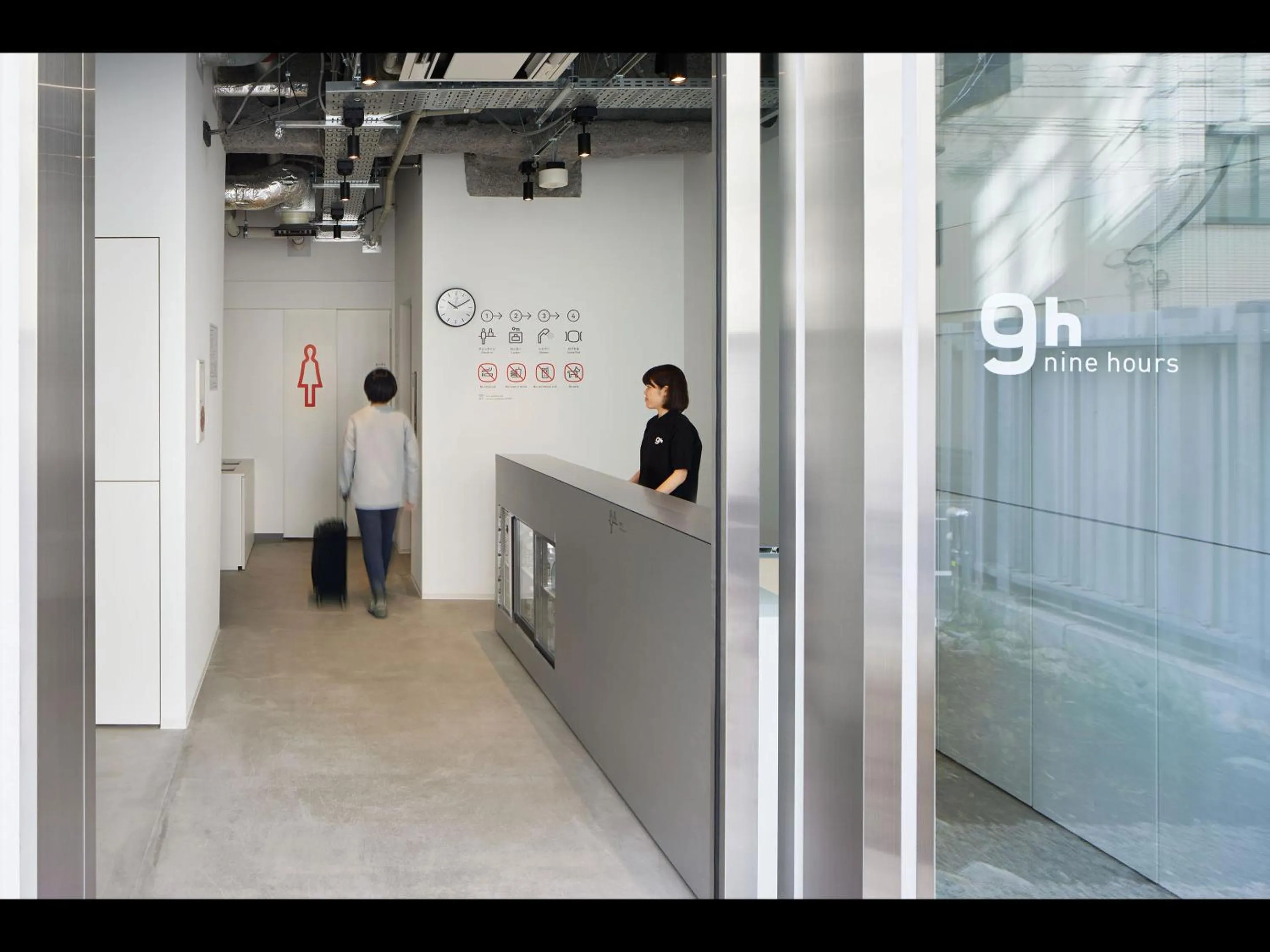 Staff in 9h nine hours Hamamatsucho