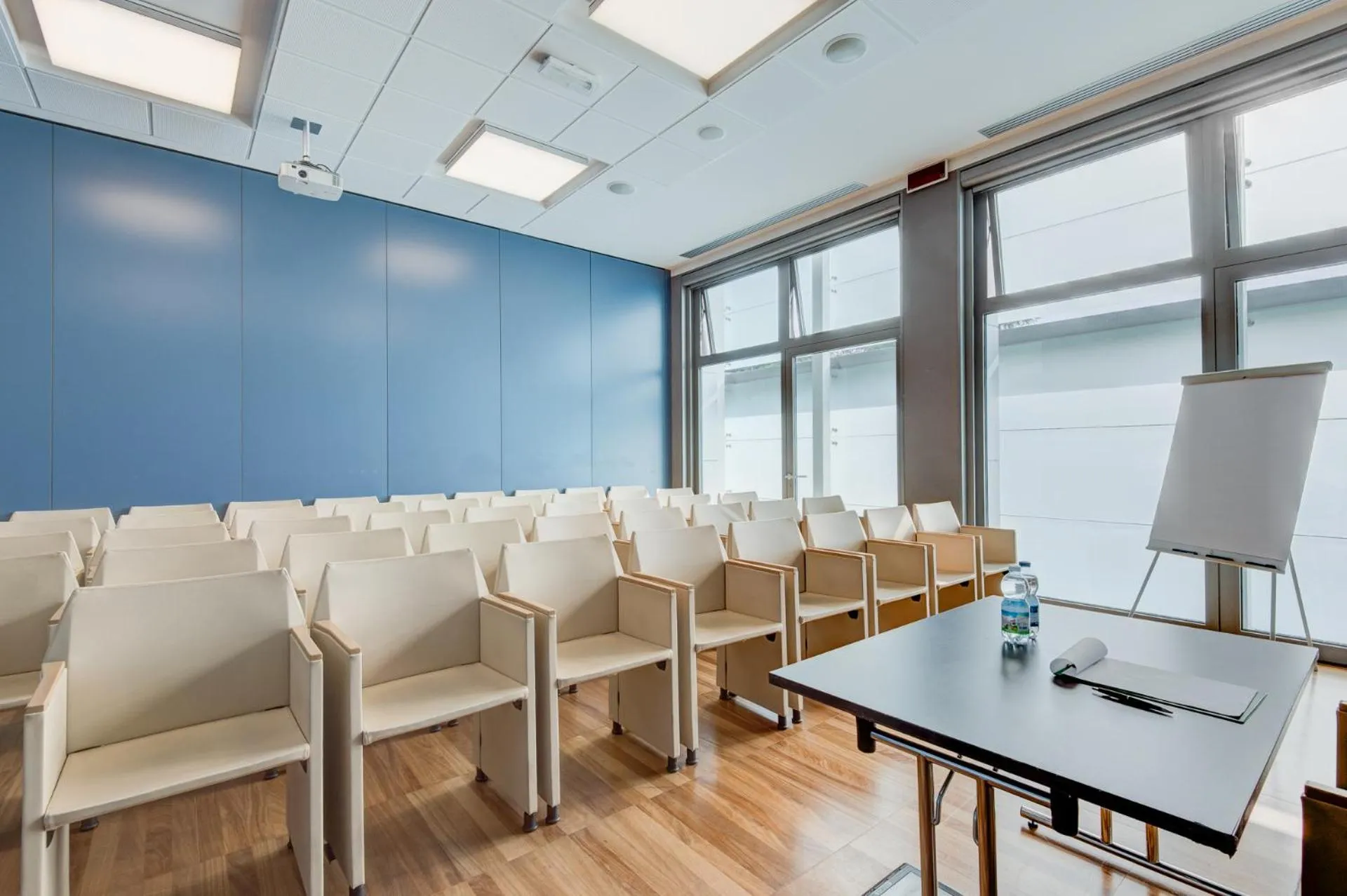 Business facilities in Camplus Bononia Casa per Ferie