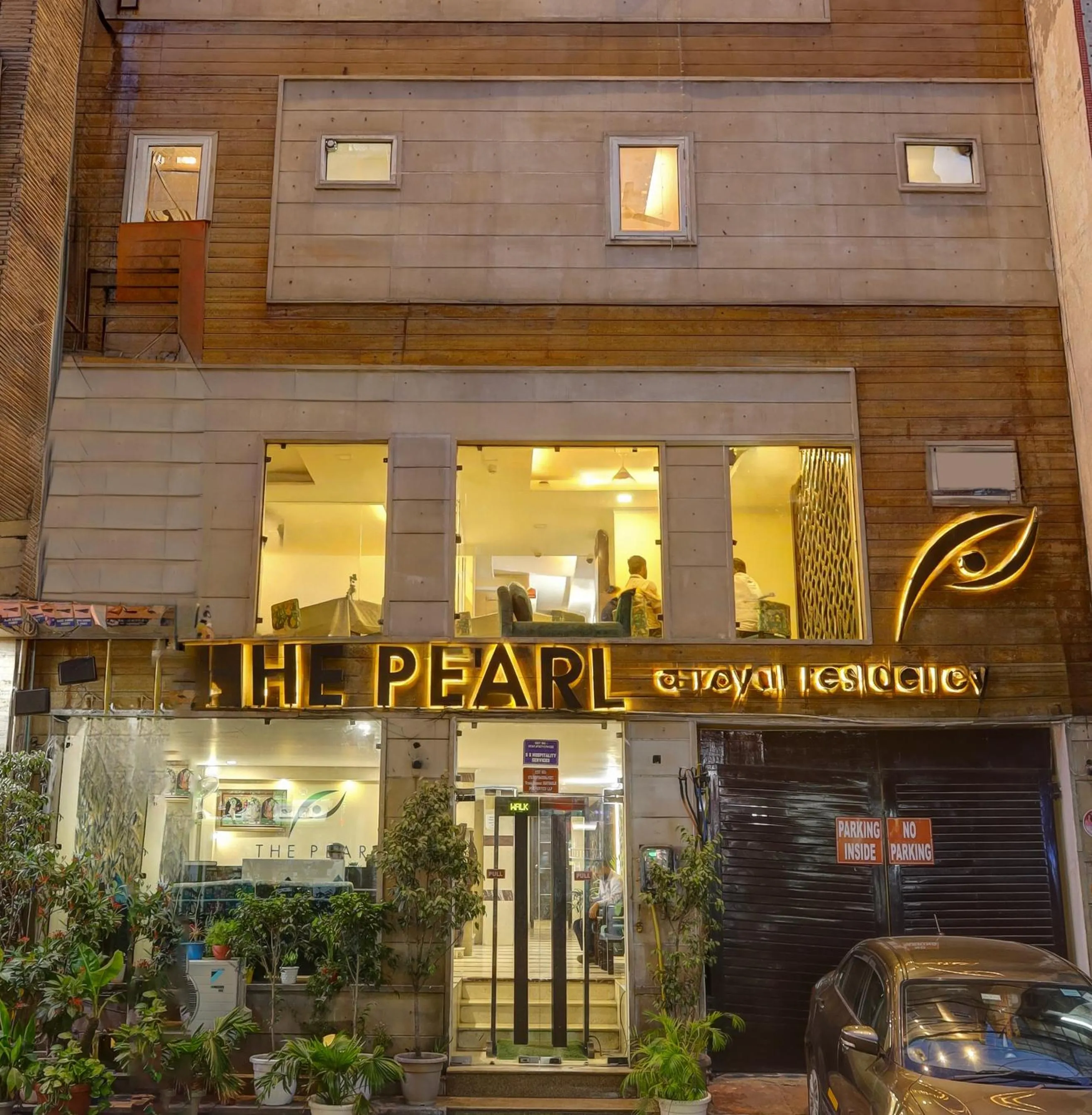 Facade/entrance in The Pearl- A Royal Residency