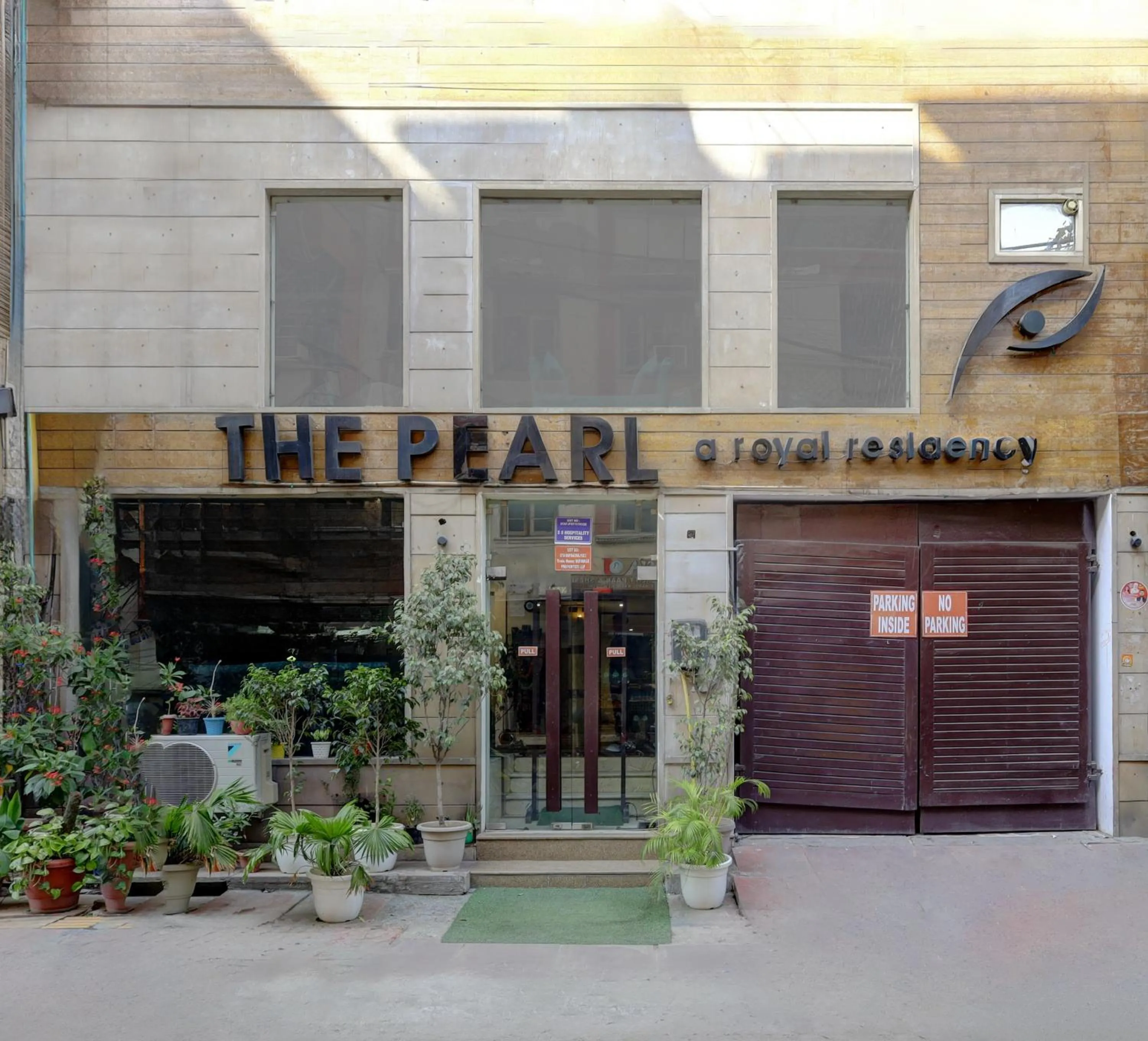 Facade/entrance in The Pearl- A Royal Residency