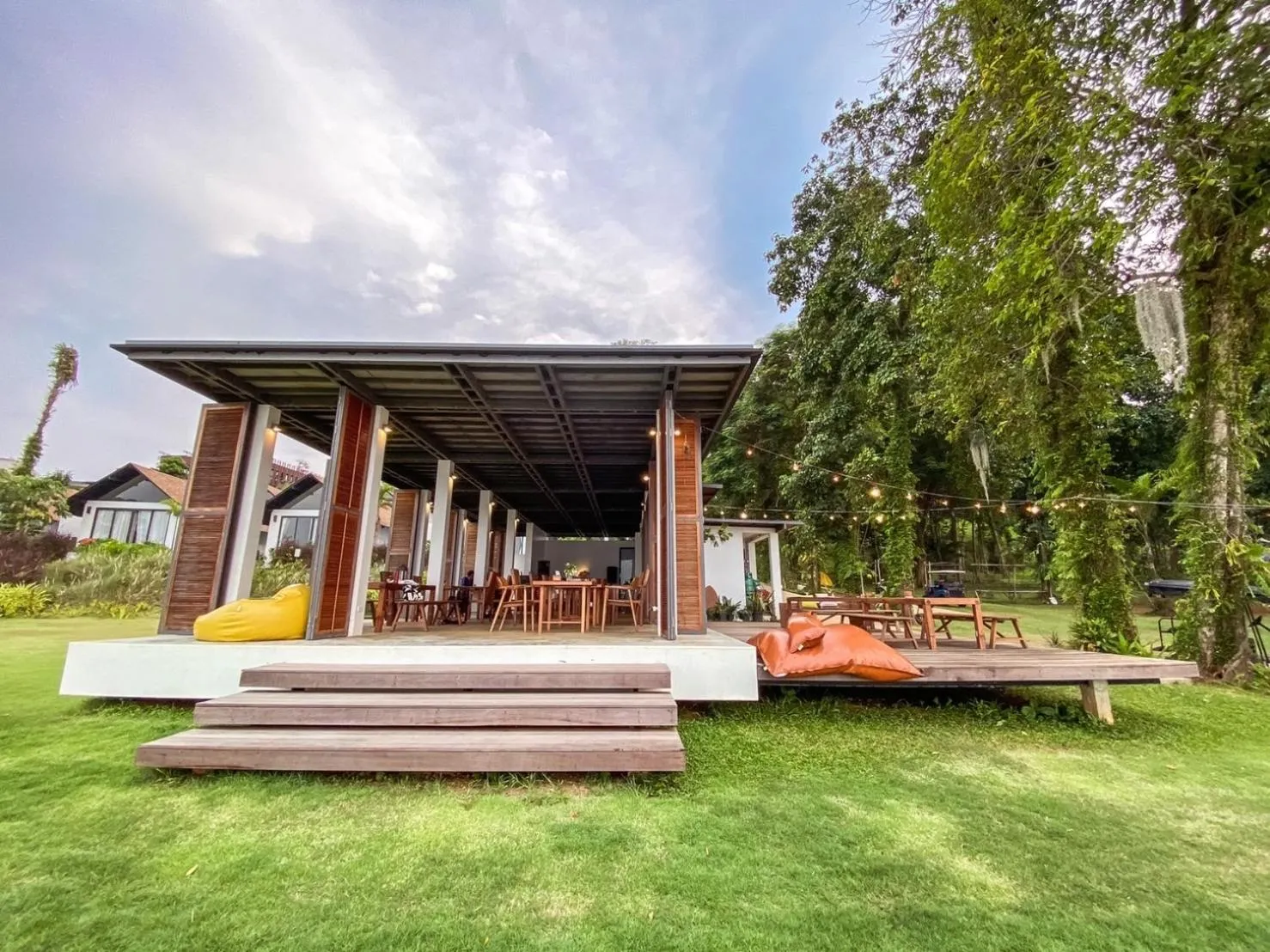 Restaurant/places to eat in Little Moon Villa