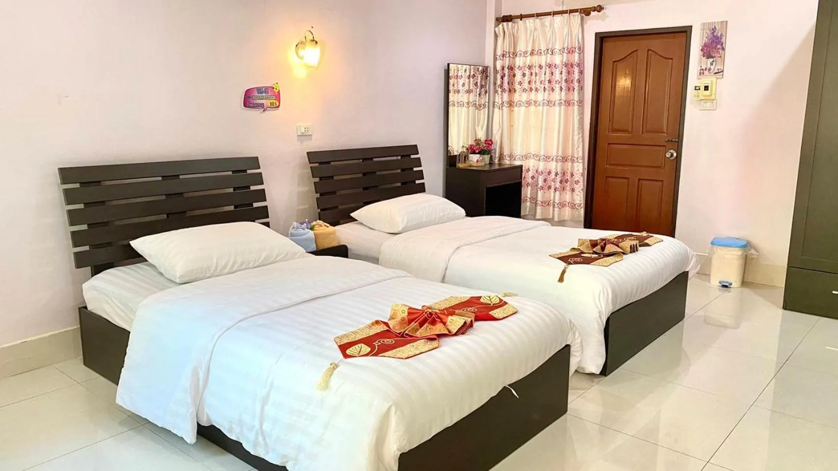 Bed in Pennaung Resort