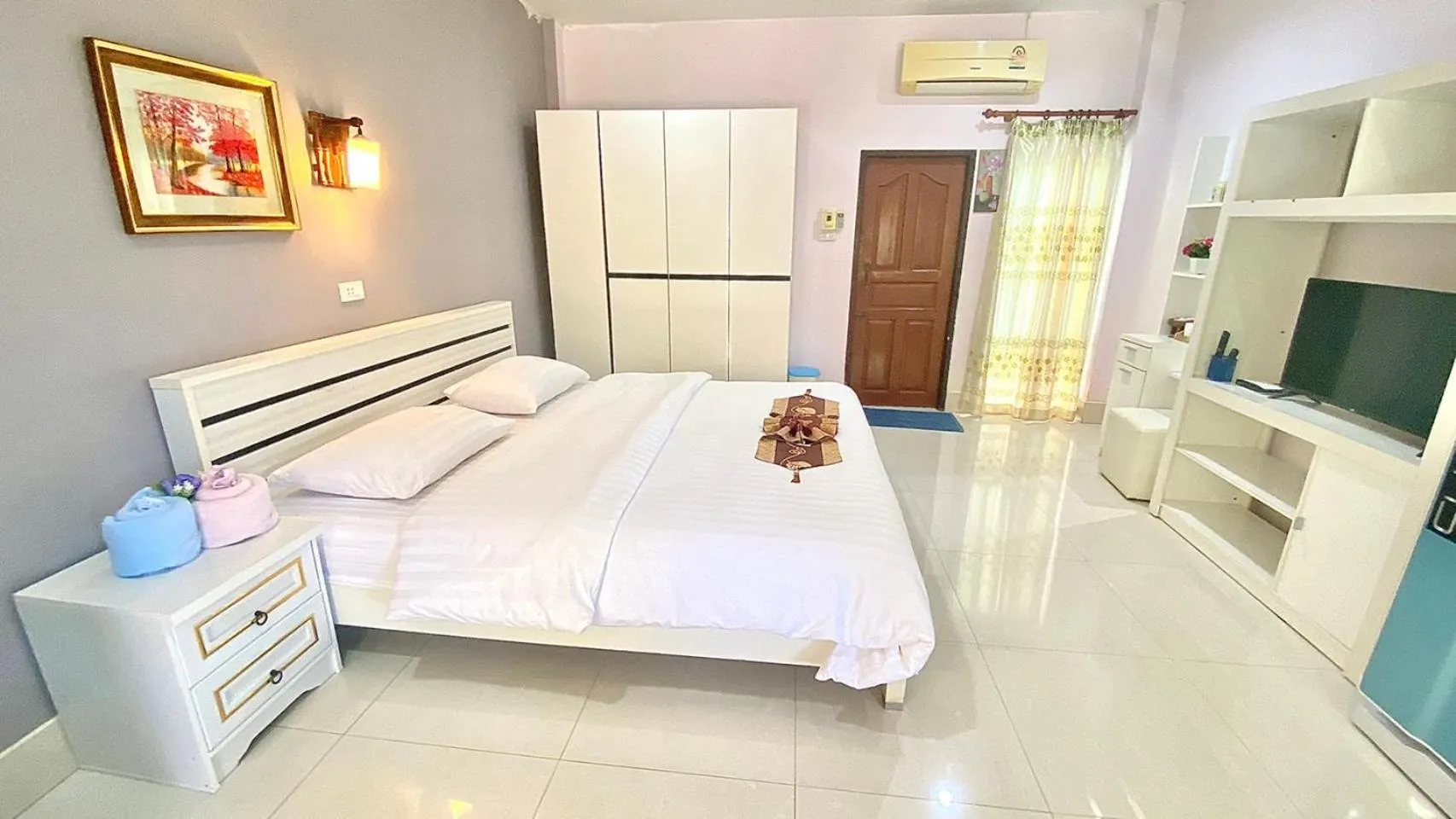 Bed in Pennaung Resort