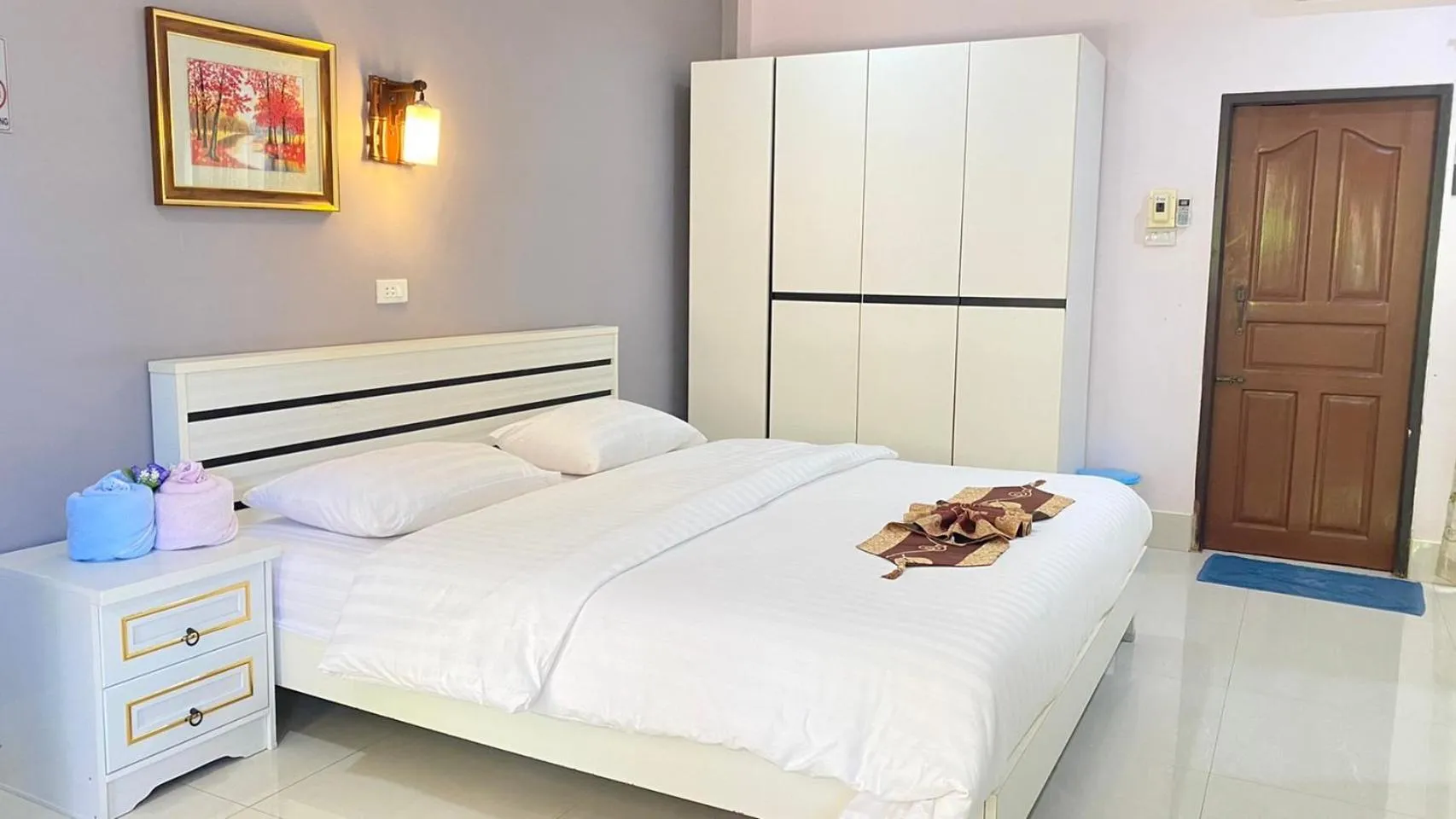 Bed in Pennaung Resort