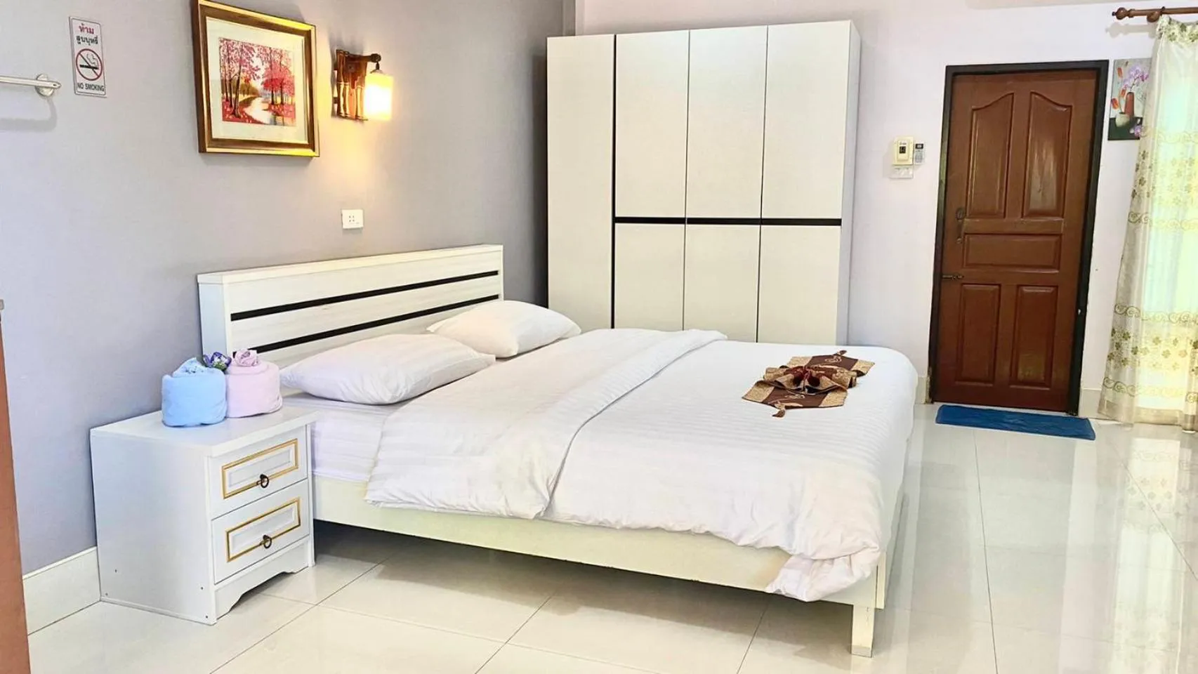 Bed in Pennaung Resort