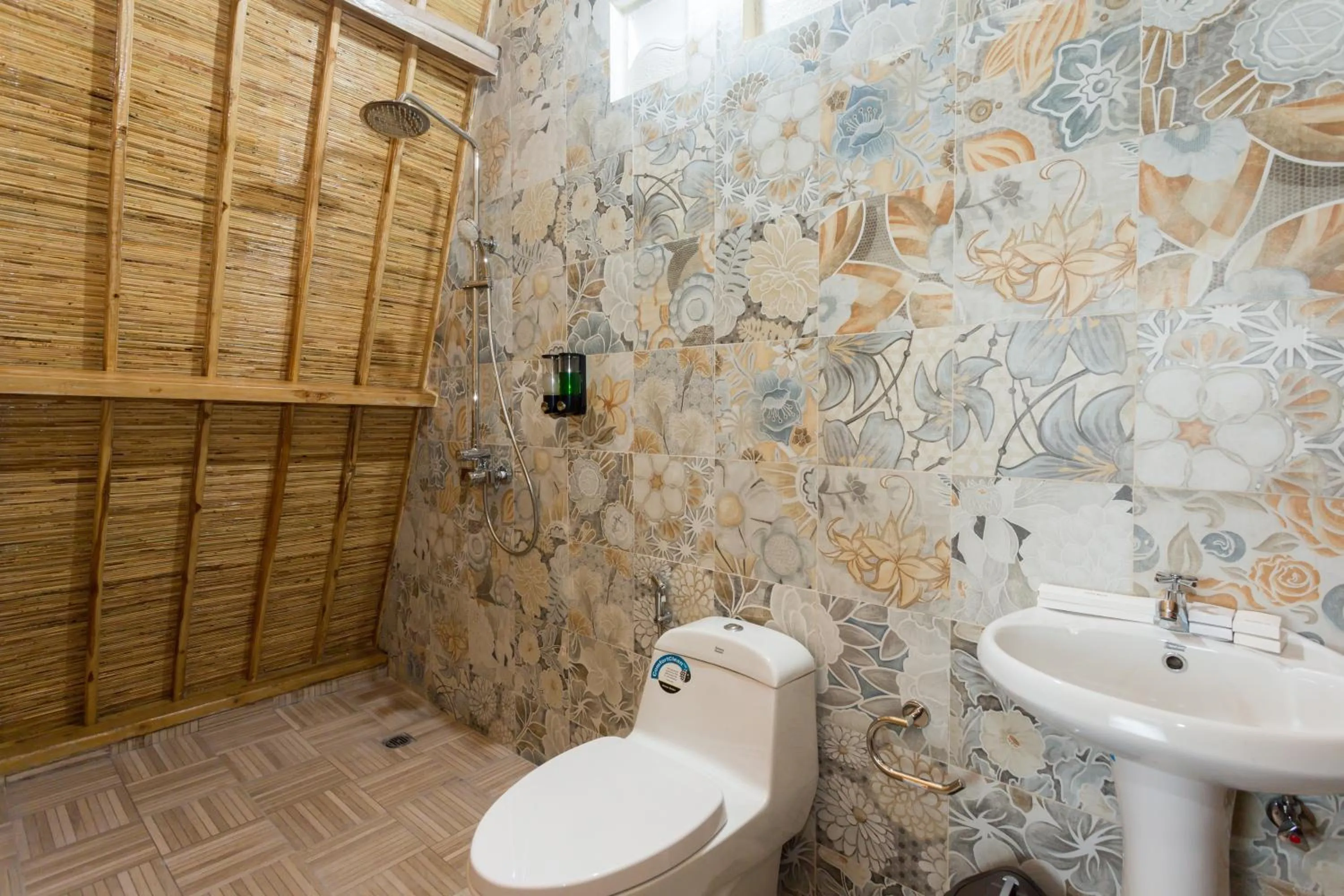 Bathroom in The Dewi Sun Sun Nusa Penida