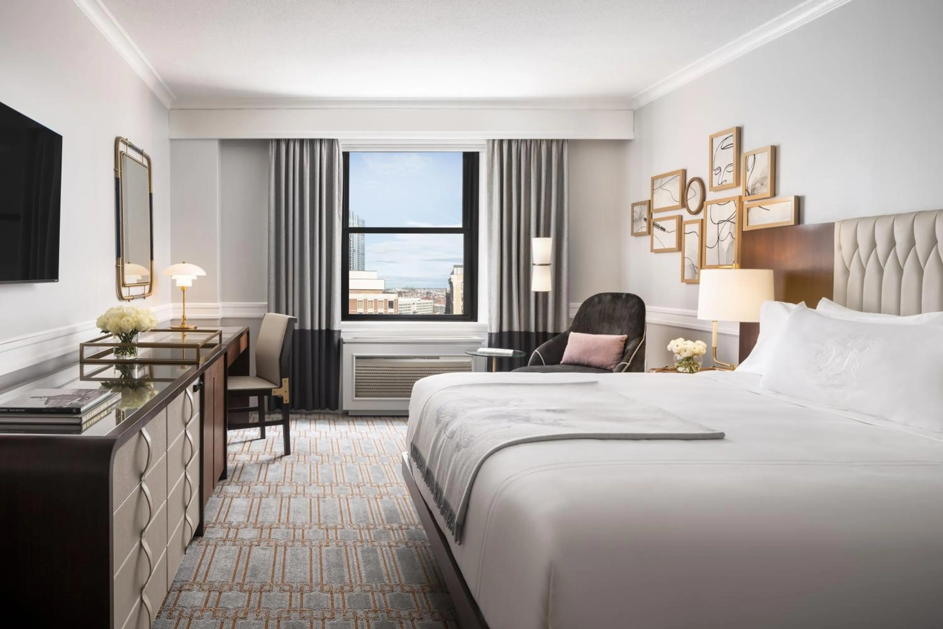 Photo of the whole room, Bed in Boston Omni Parker House Hotel