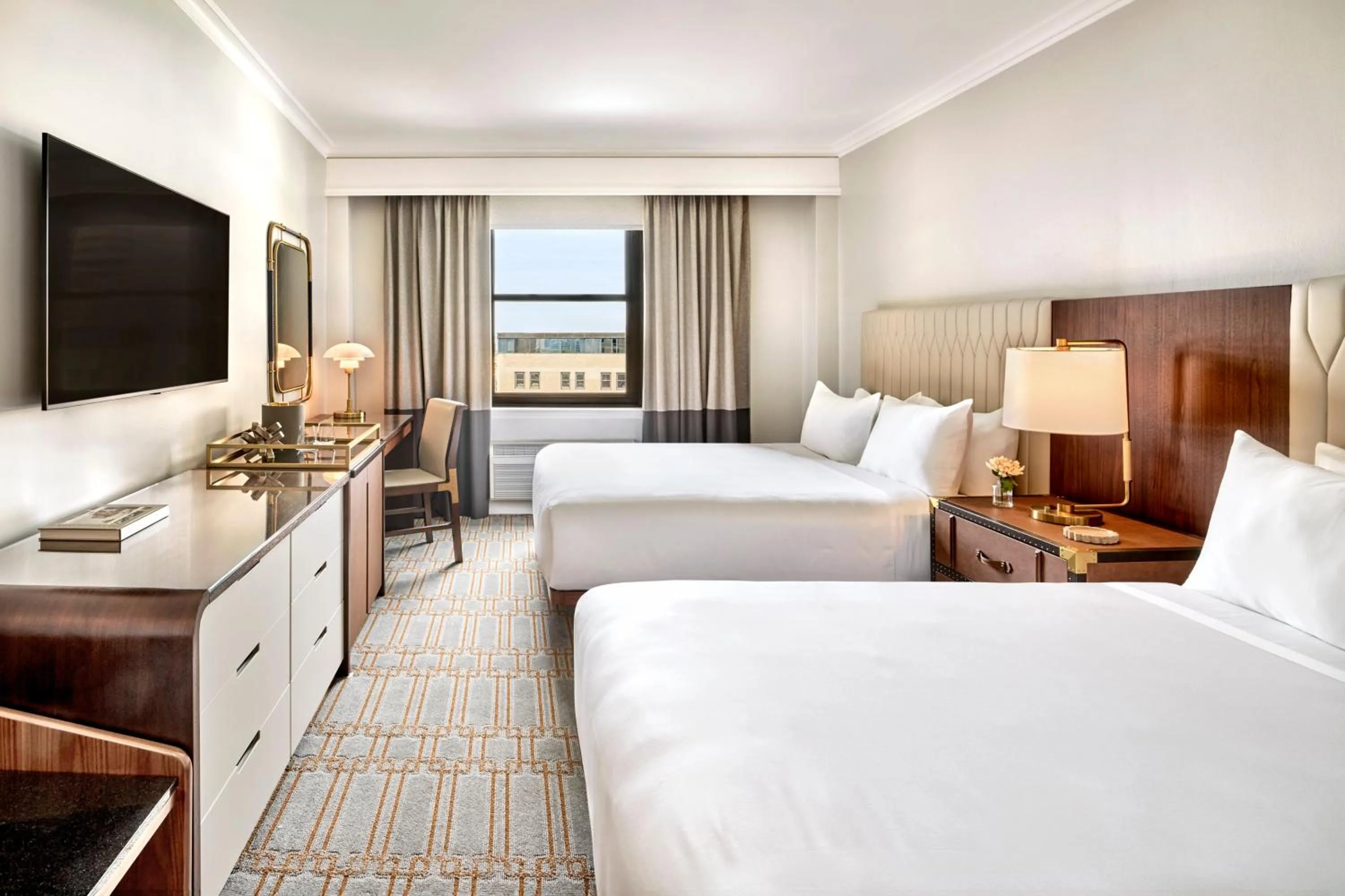 Photo of the whole room, Bed in Boston Omni Parker House Hotel