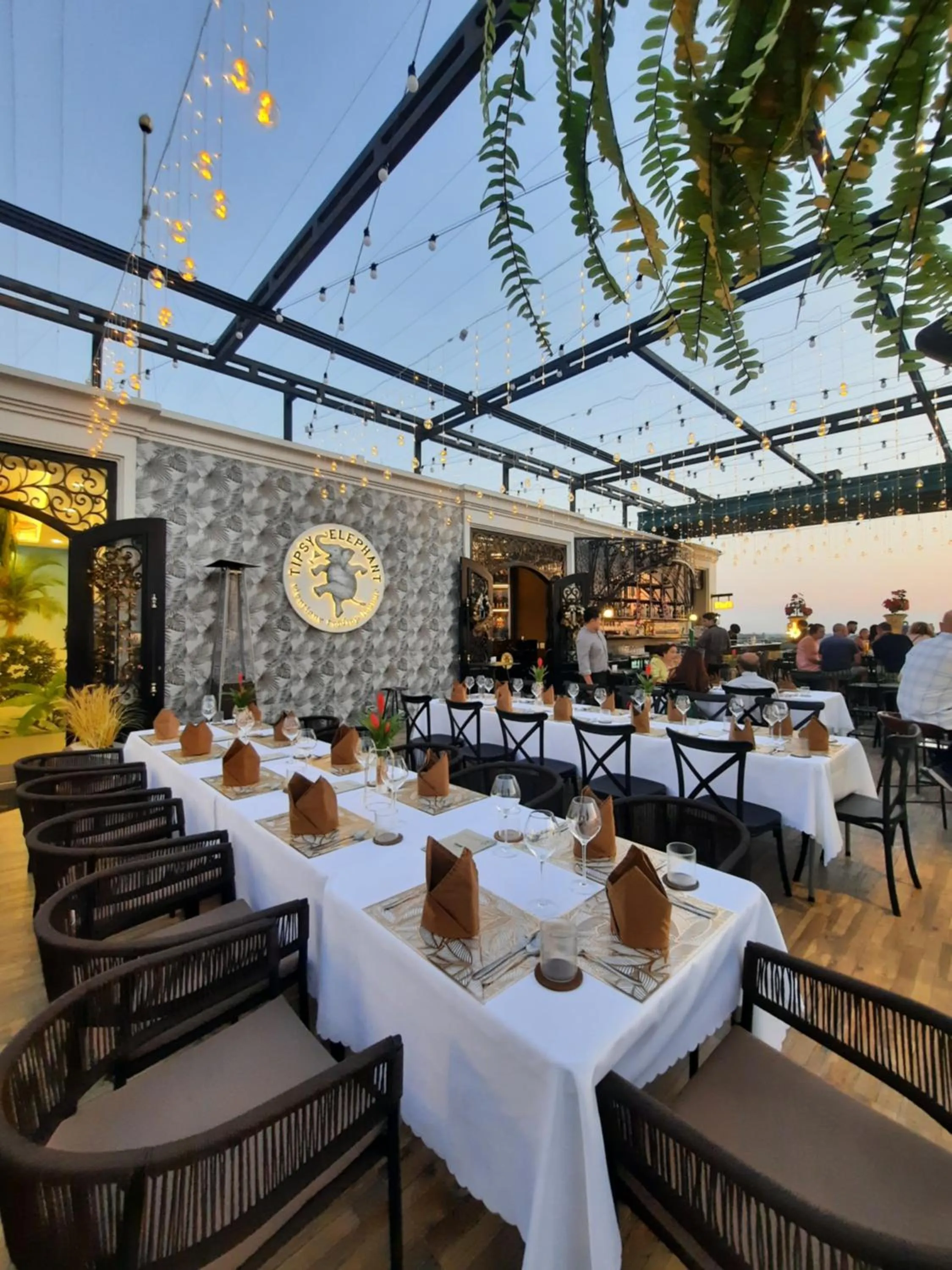 Restaurant/places to eat in SureStay Hotel by Best Western Vientiane