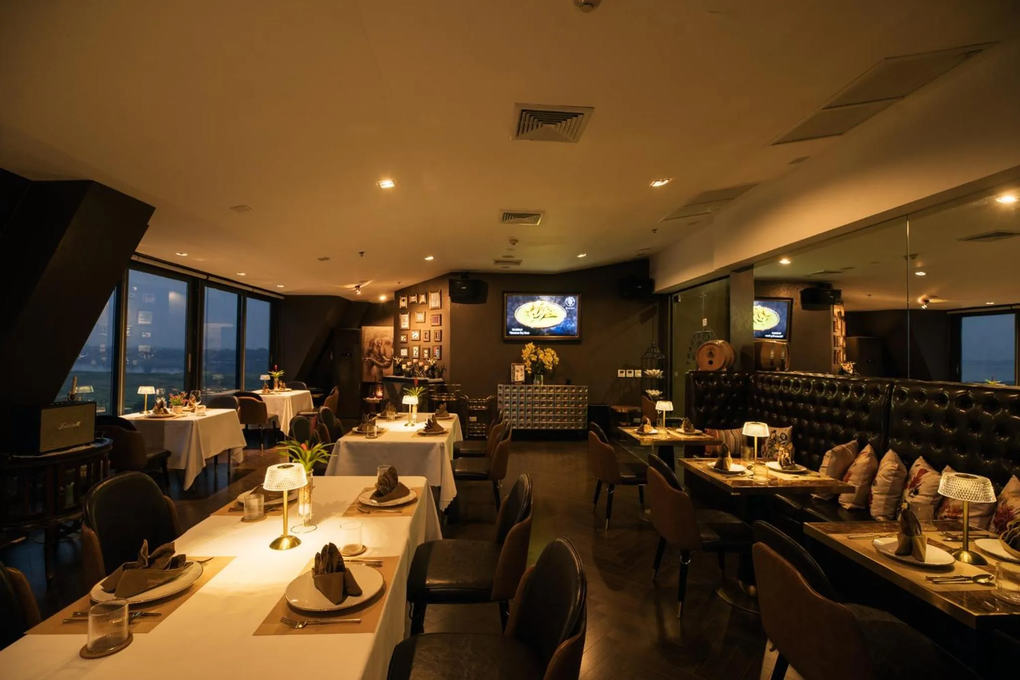 Dining area in SureStay Hotel by Best Western Vientiane