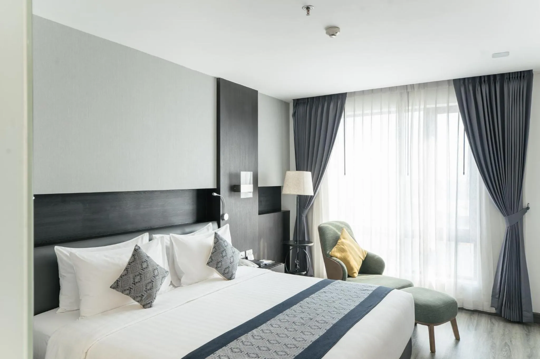 Bedroom, Bed in SureStay Hotel by Best Western Vientiane