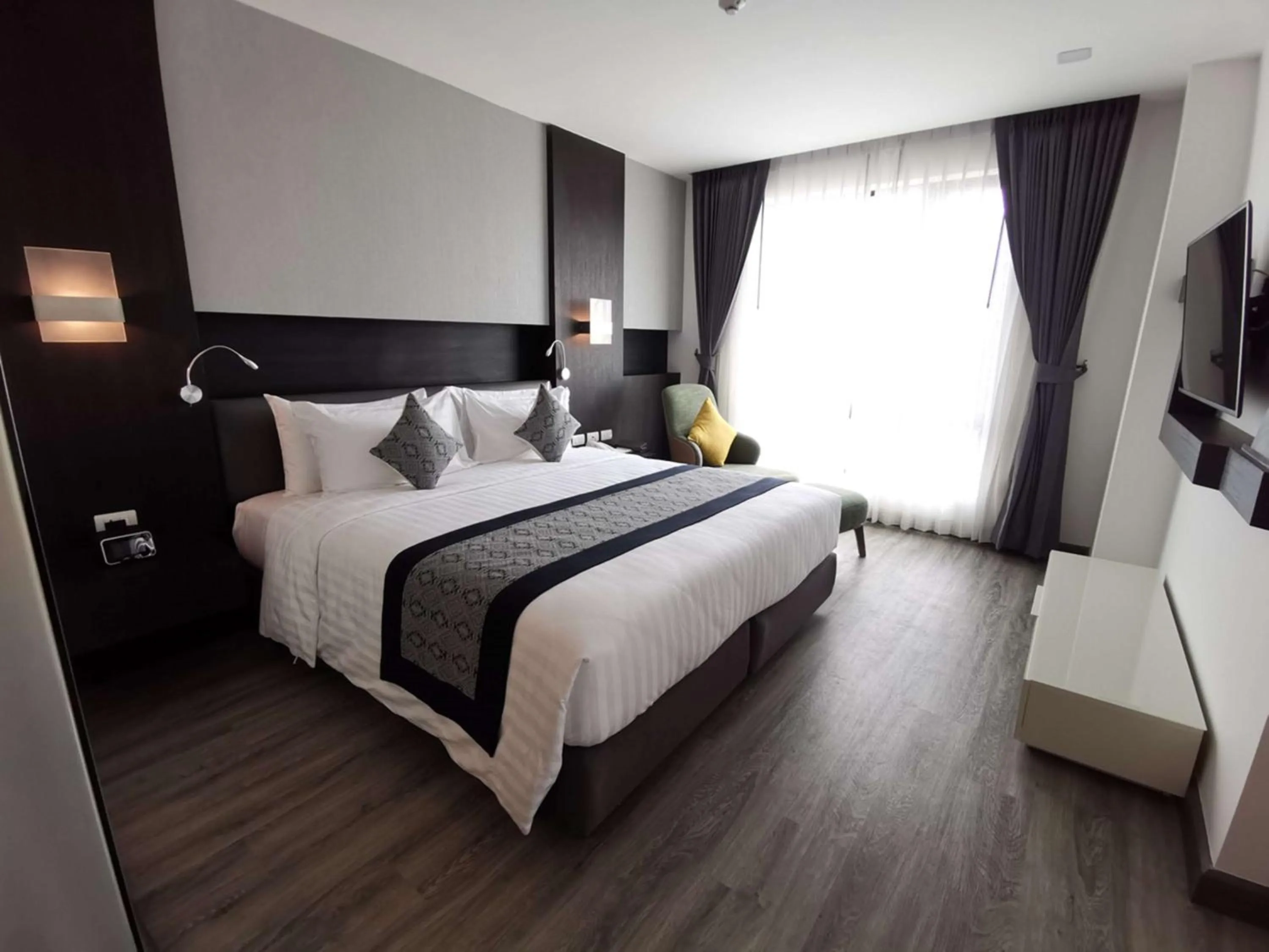 Bedroom, Bed in SureStay Hotel by Best Western Vientiane
