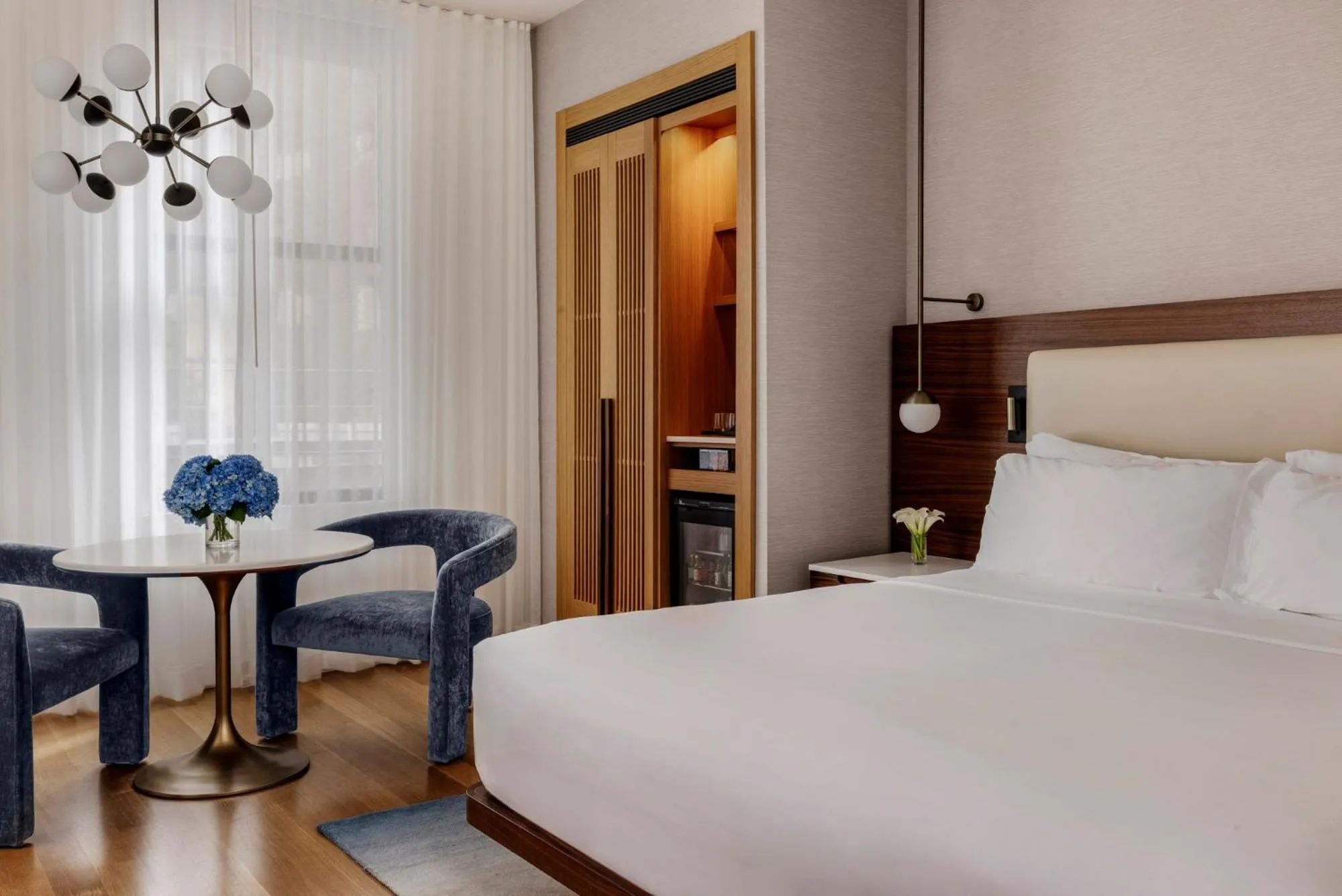 Photo of the whole room, Bed in Bryant Park Hotel