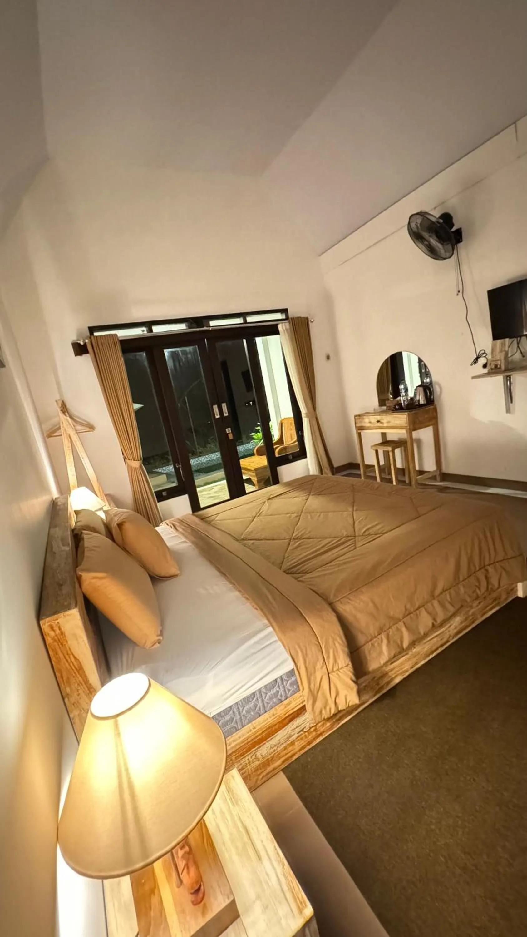 Photo of the whole room, Bed in Batur lake view